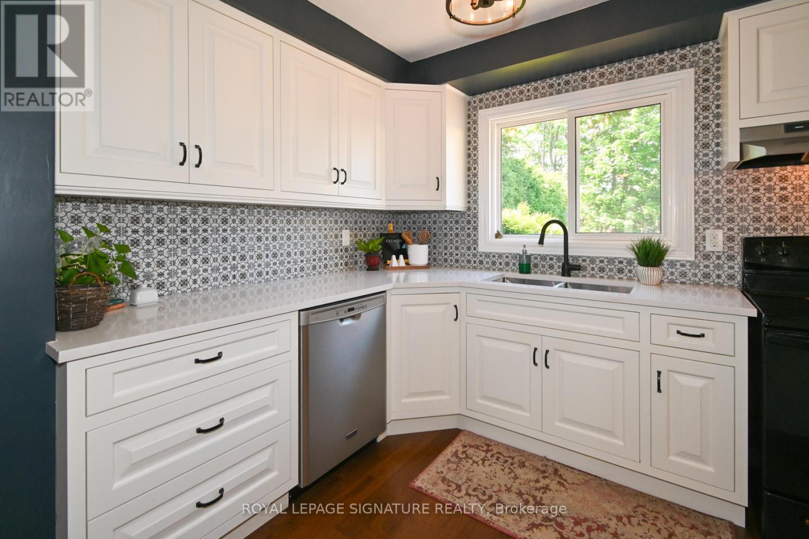 830 GREENBRIAR DRIVE - Image 3