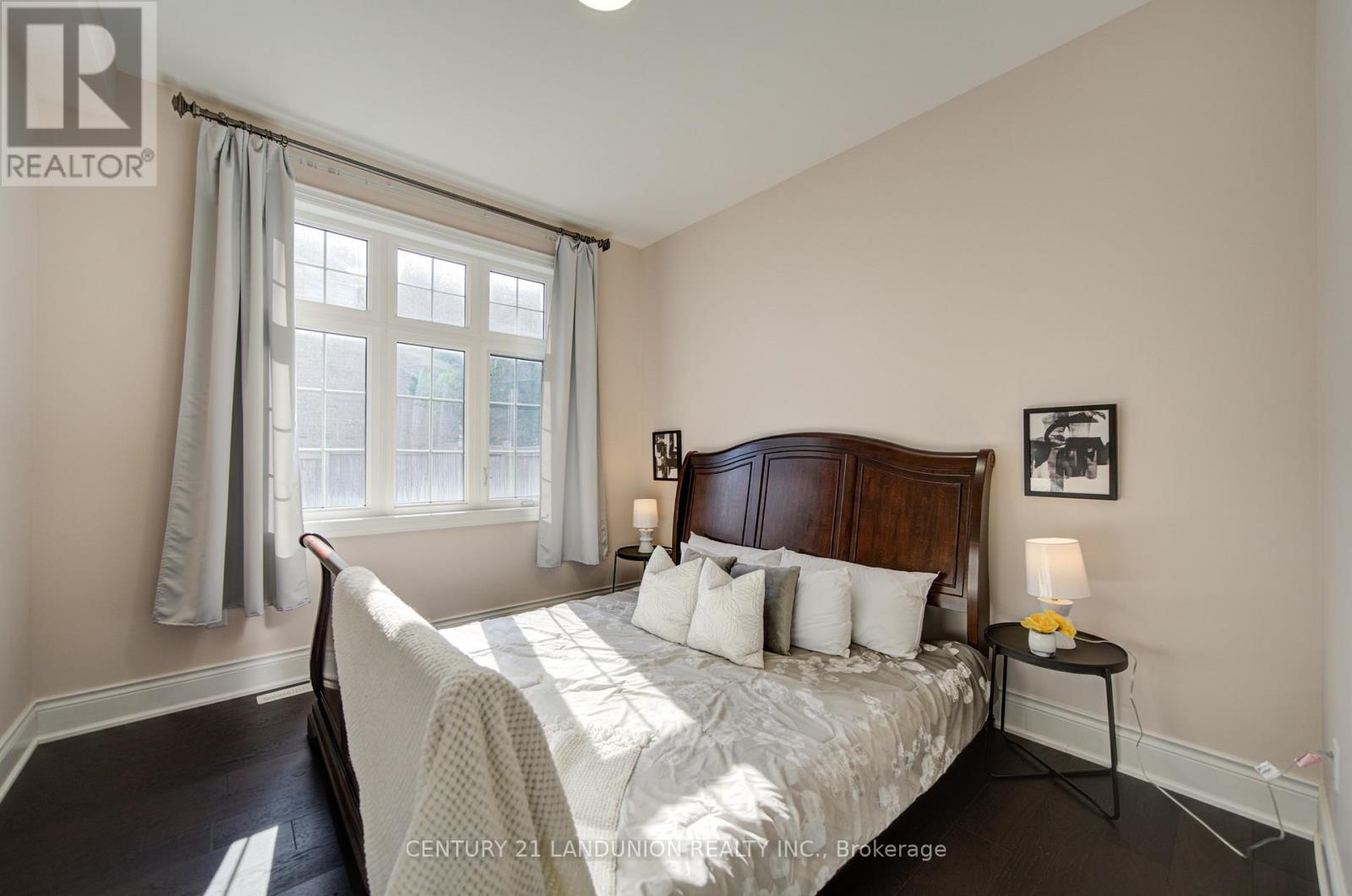 101 SILVER STERLING CRESCENT - 28