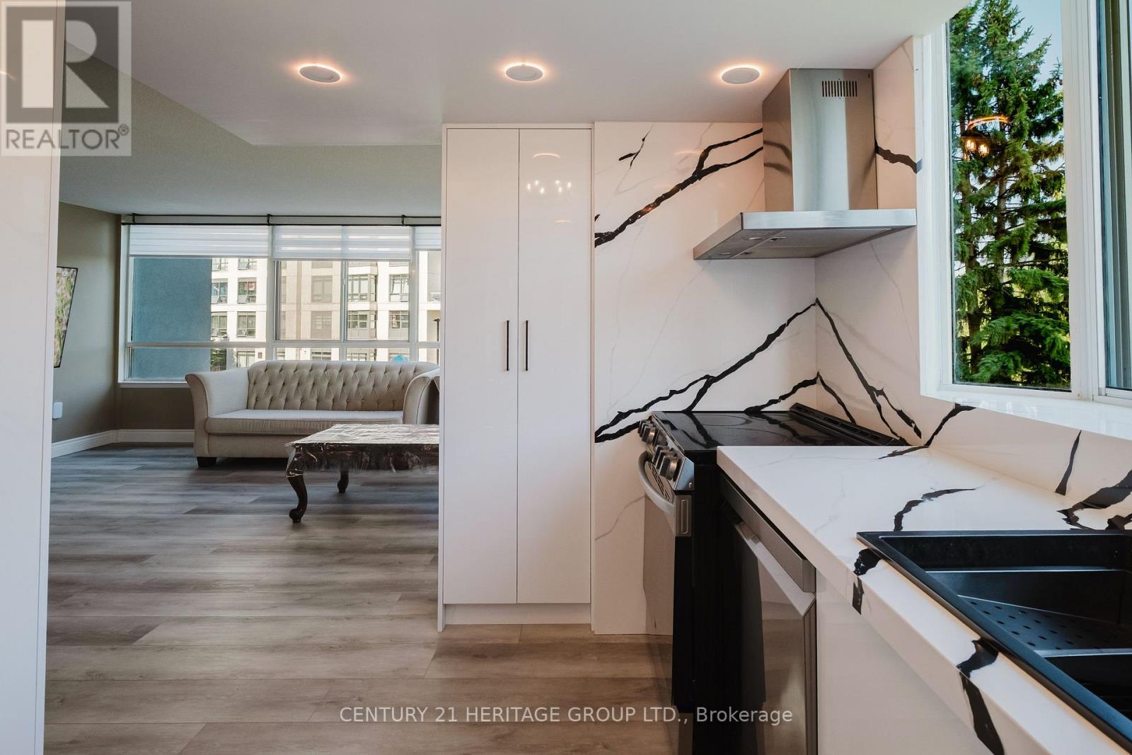 #209 270 DAVIS DRIVE - 12