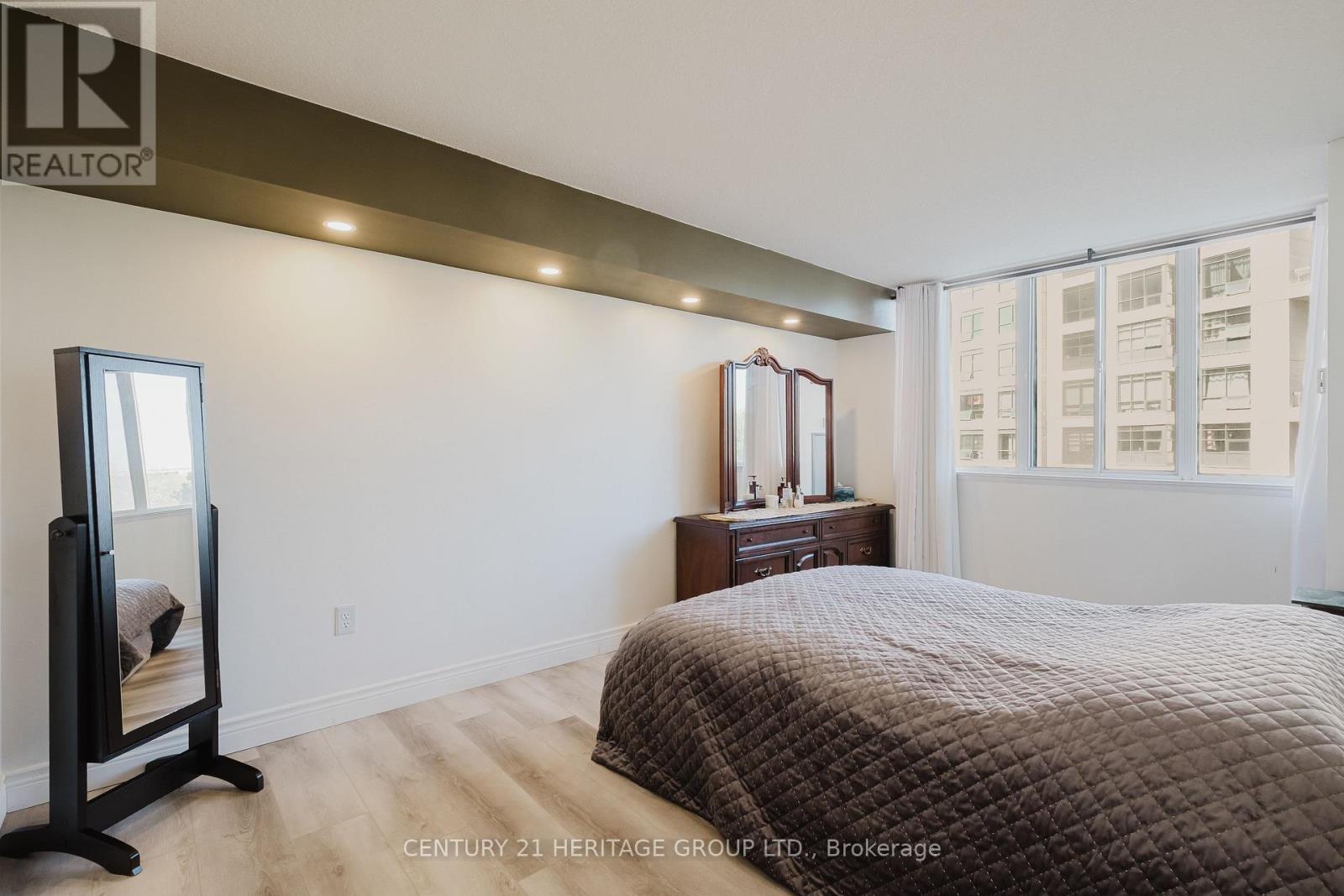 #209 270 DAVIS DRIVE - 19