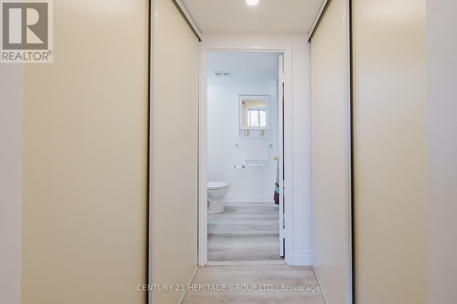 #209 270 DAVIS DRIVE - 21