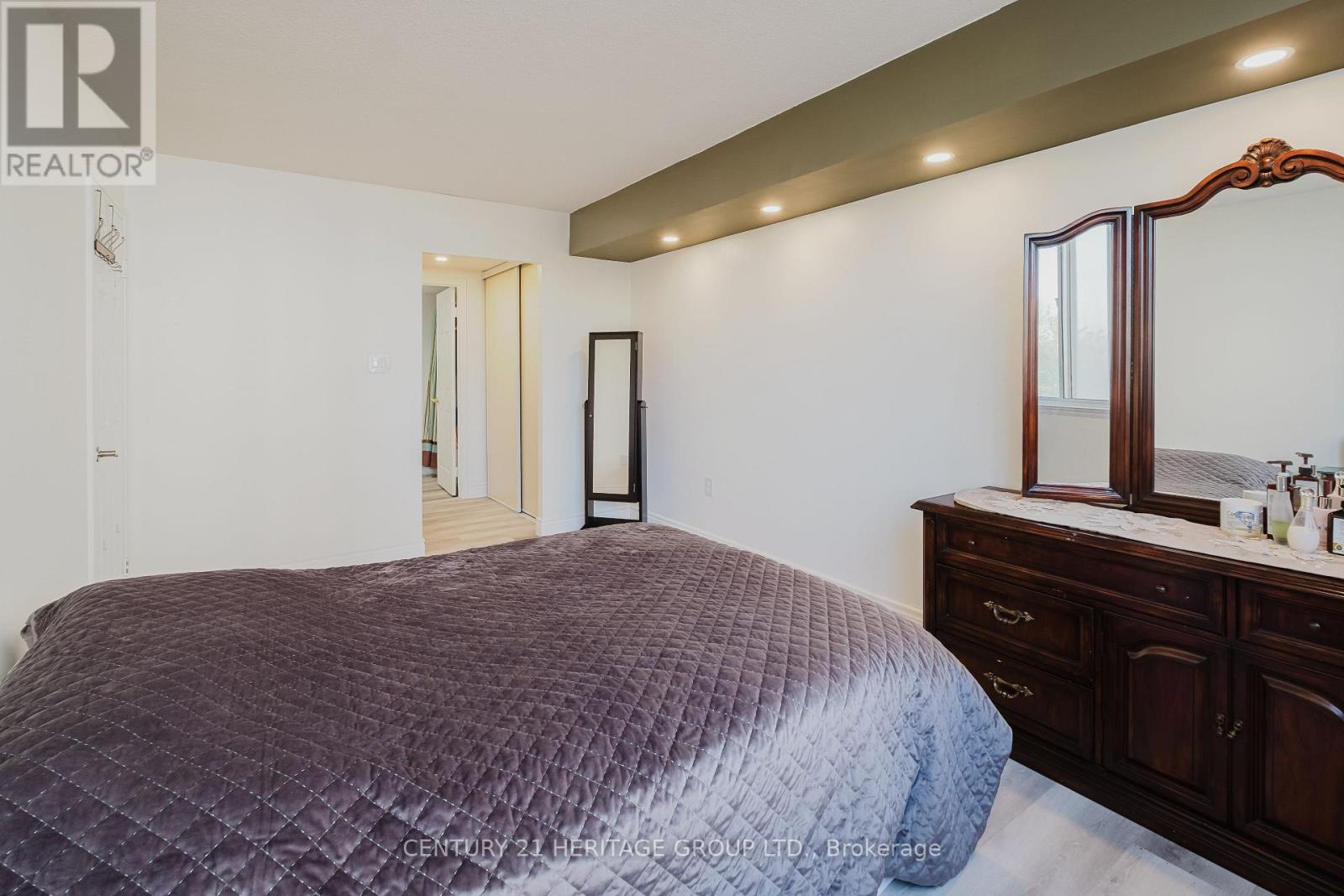 #209 270 DAVIS DRIVE - 22