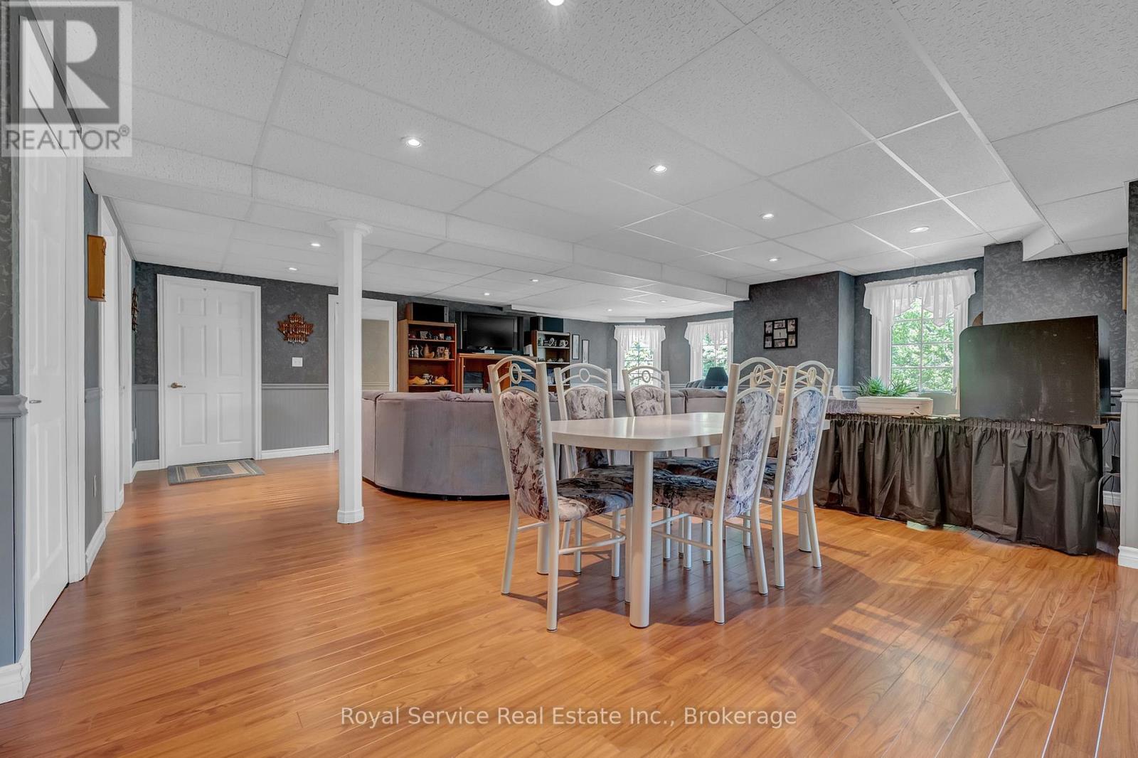 18 DOLAN COURT - 34