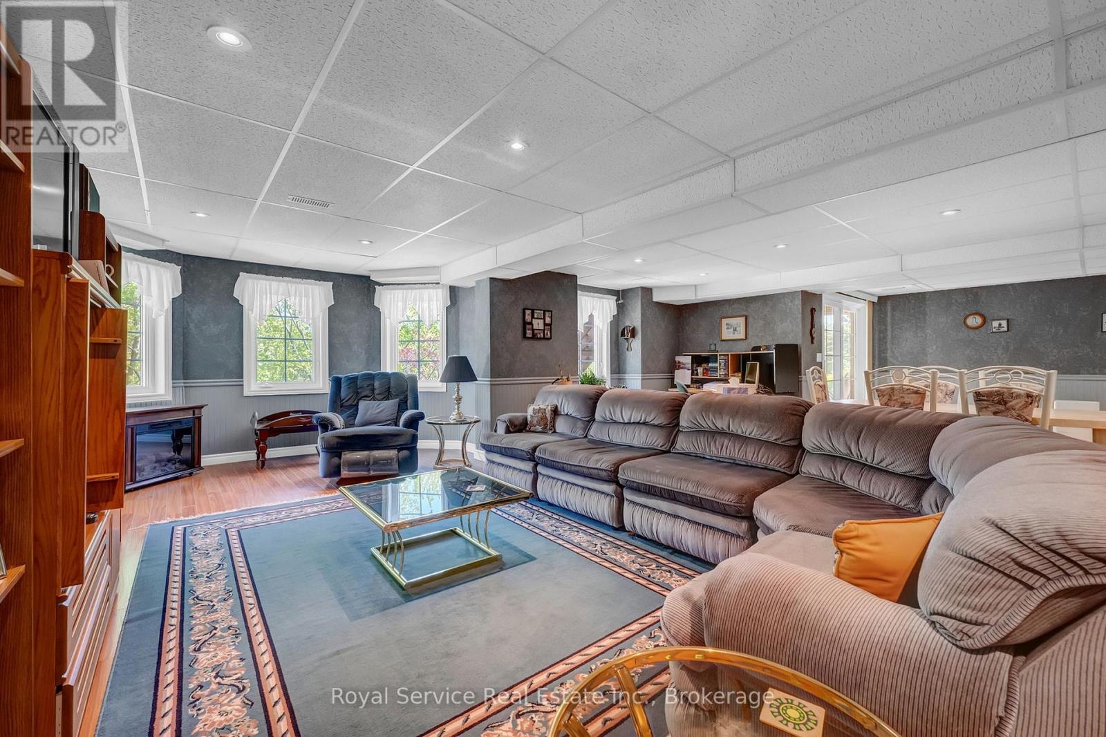 18 DOLAN COURT - 39
