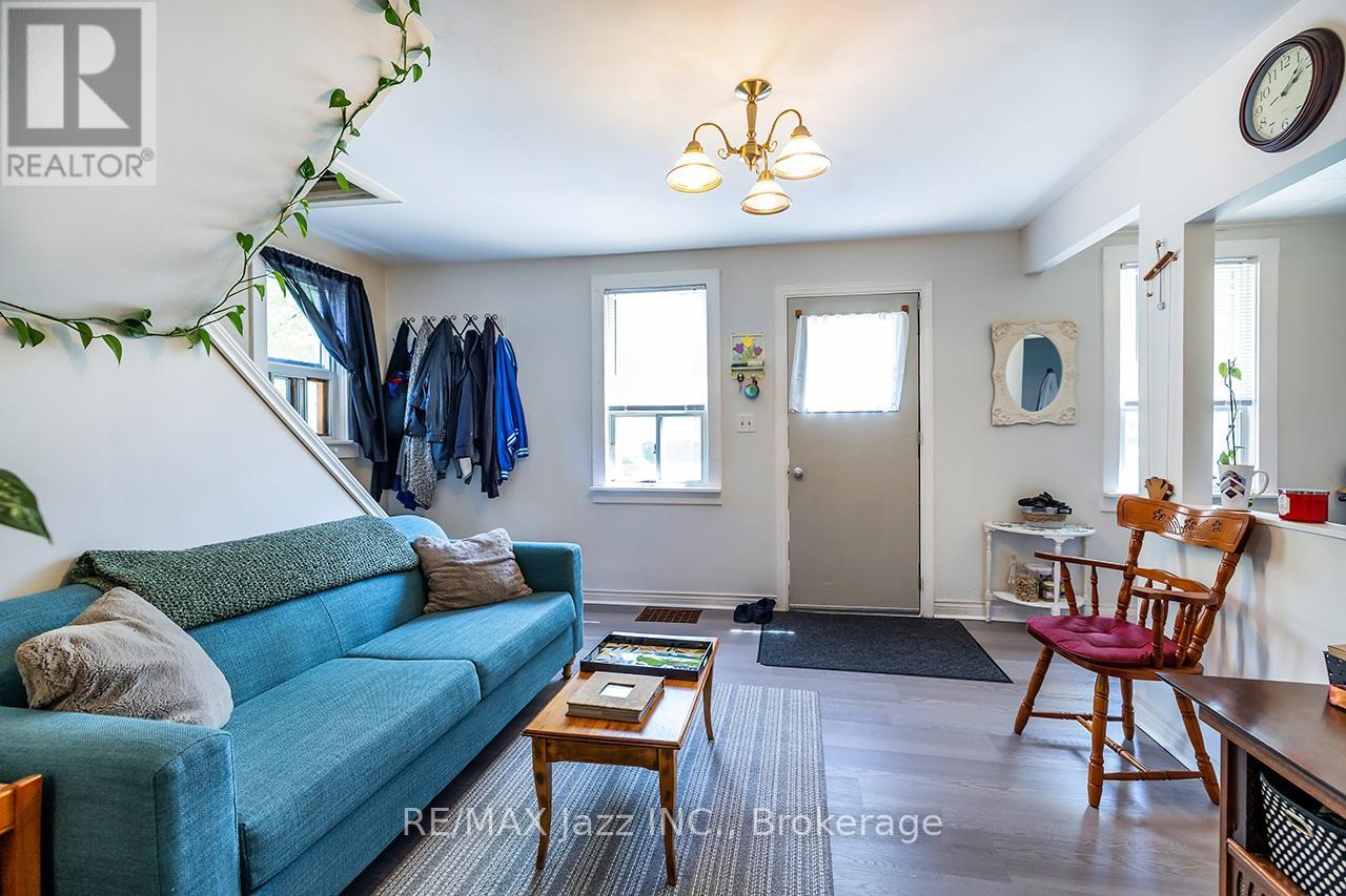 162 COLLEGE AVENUE - Image 3