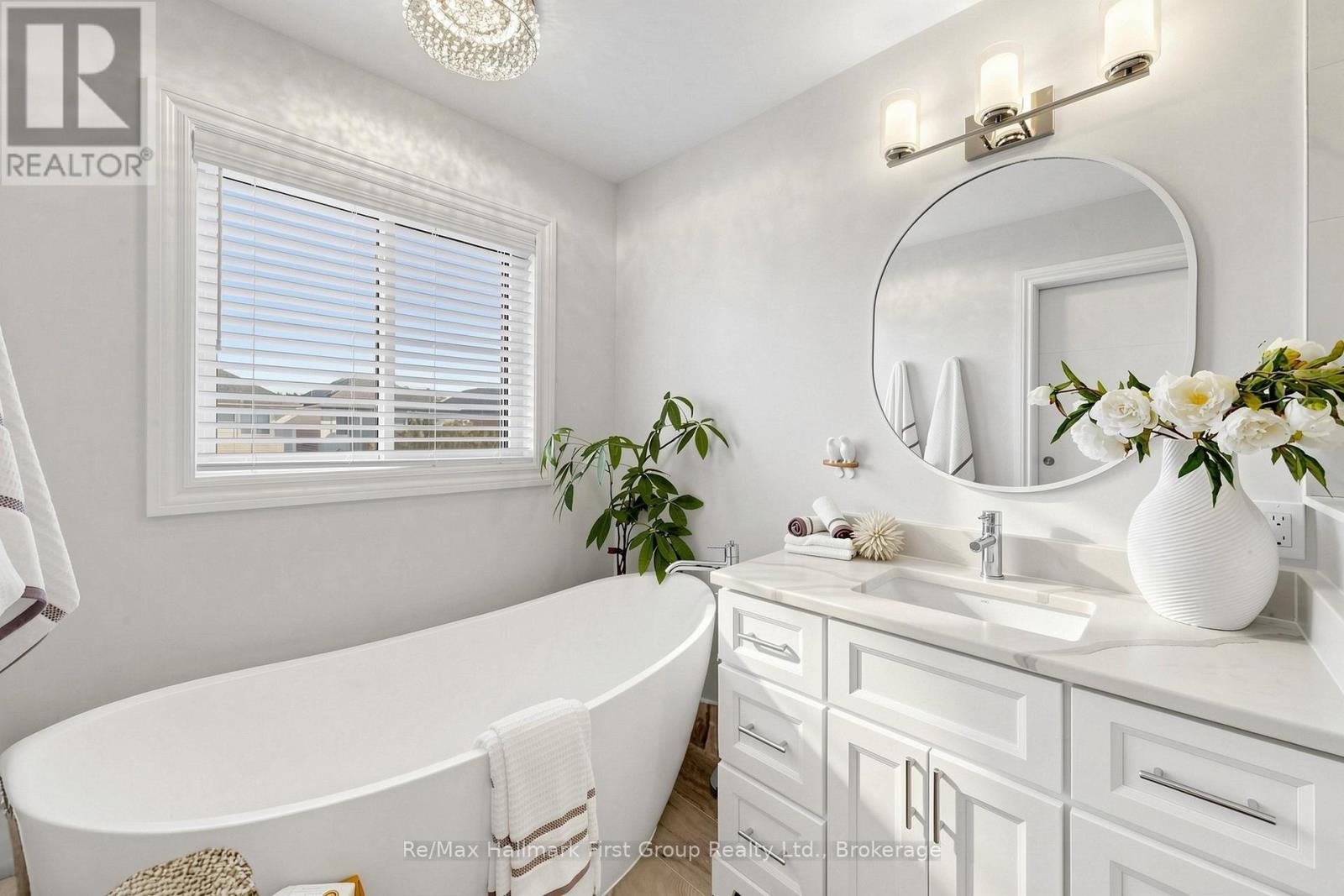 27 ROBIDEAU PLACE - 24