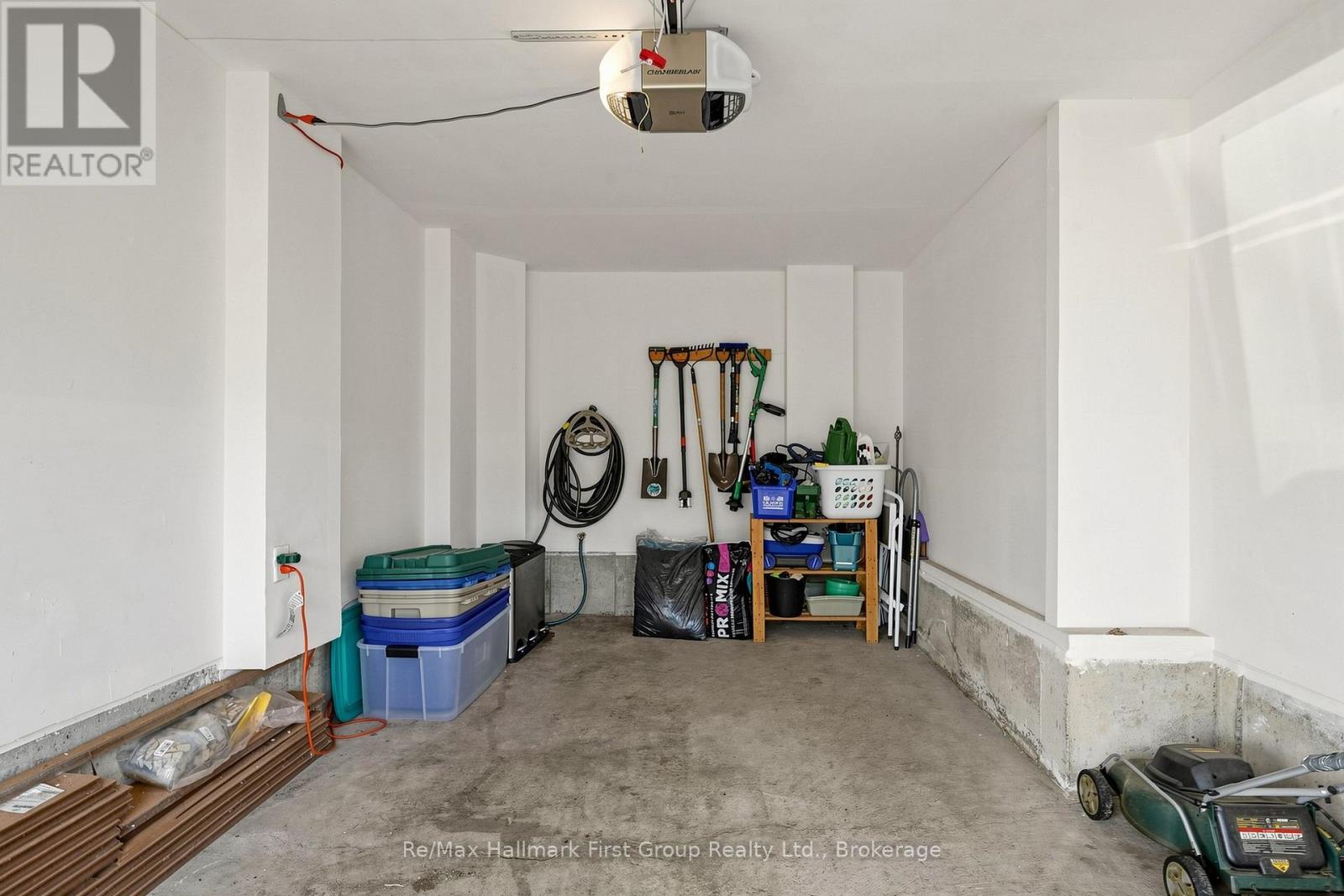 27 ROBIDEAU PLACE - 38
