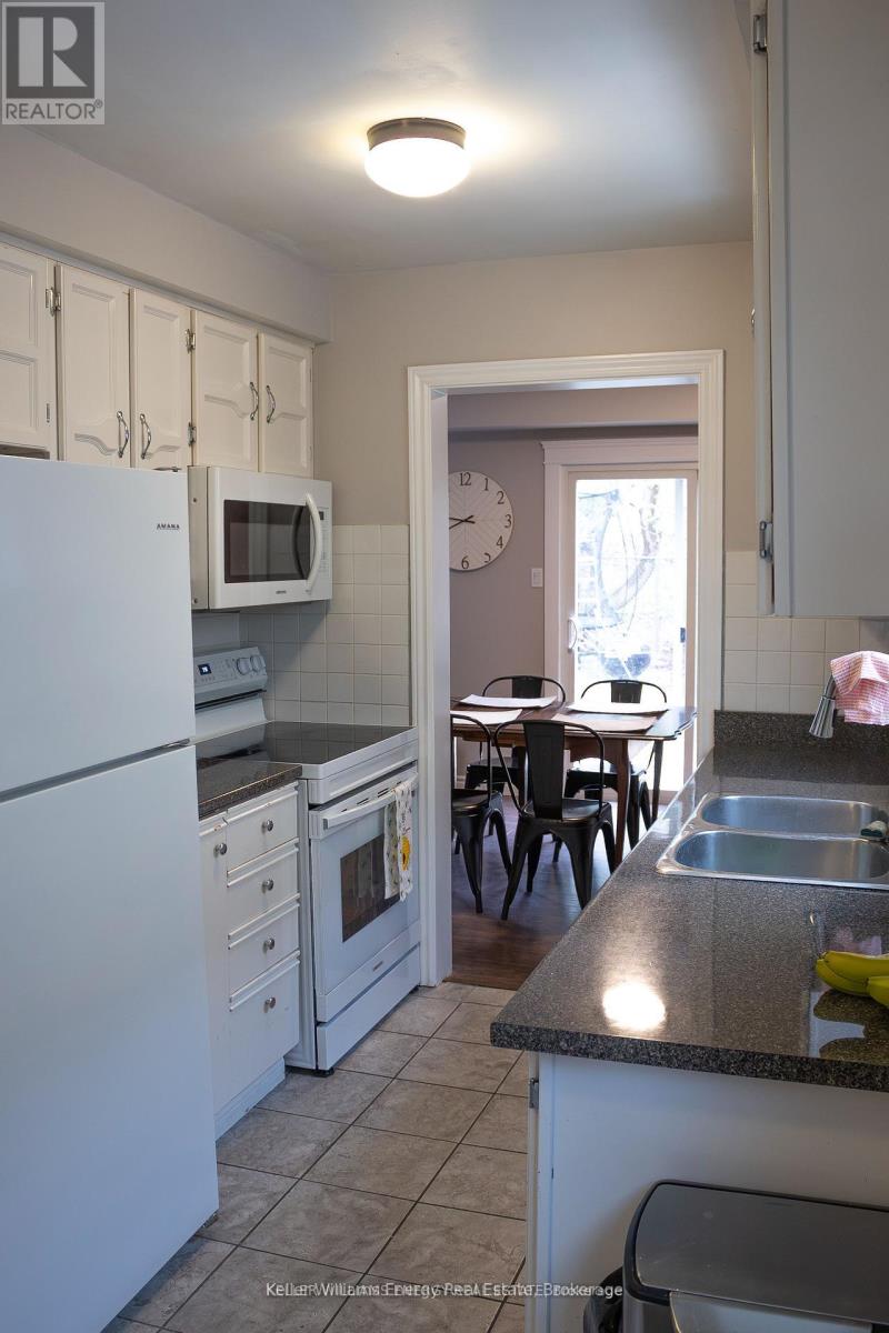 683 GRANDVIEW DRIVE - 3
