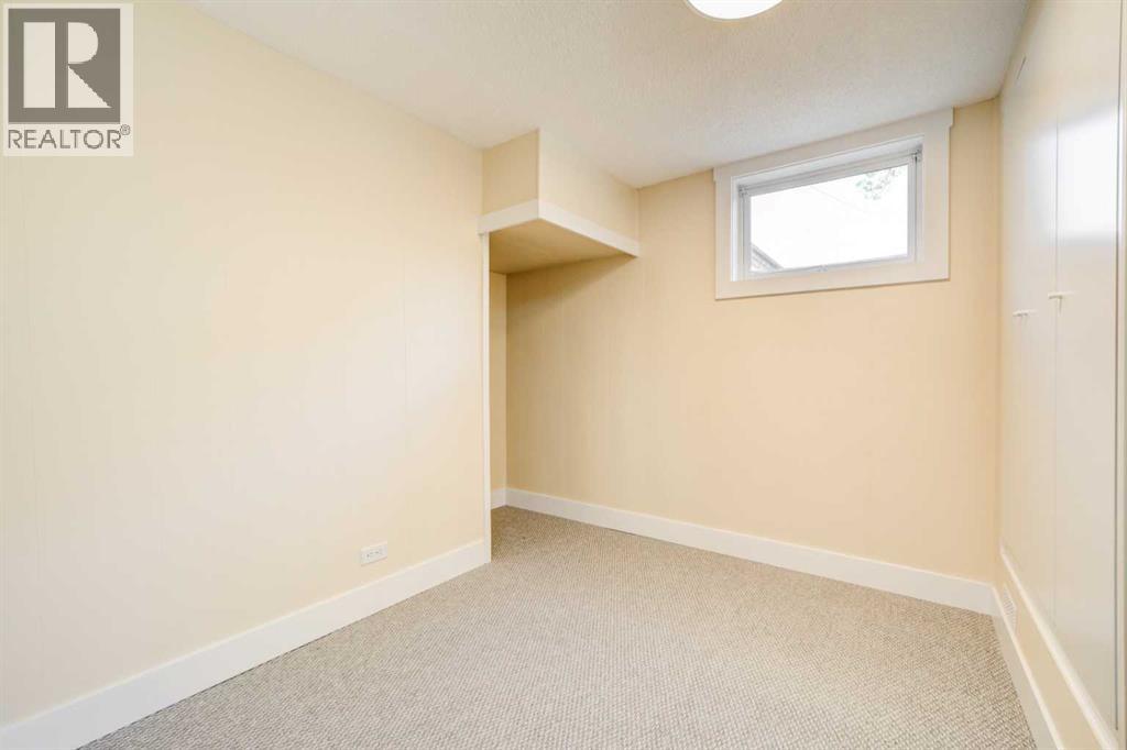 1236 8A Avenue S - 32