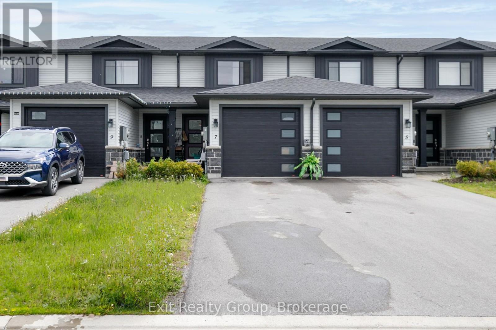 7 DEWAL PLACE - 1