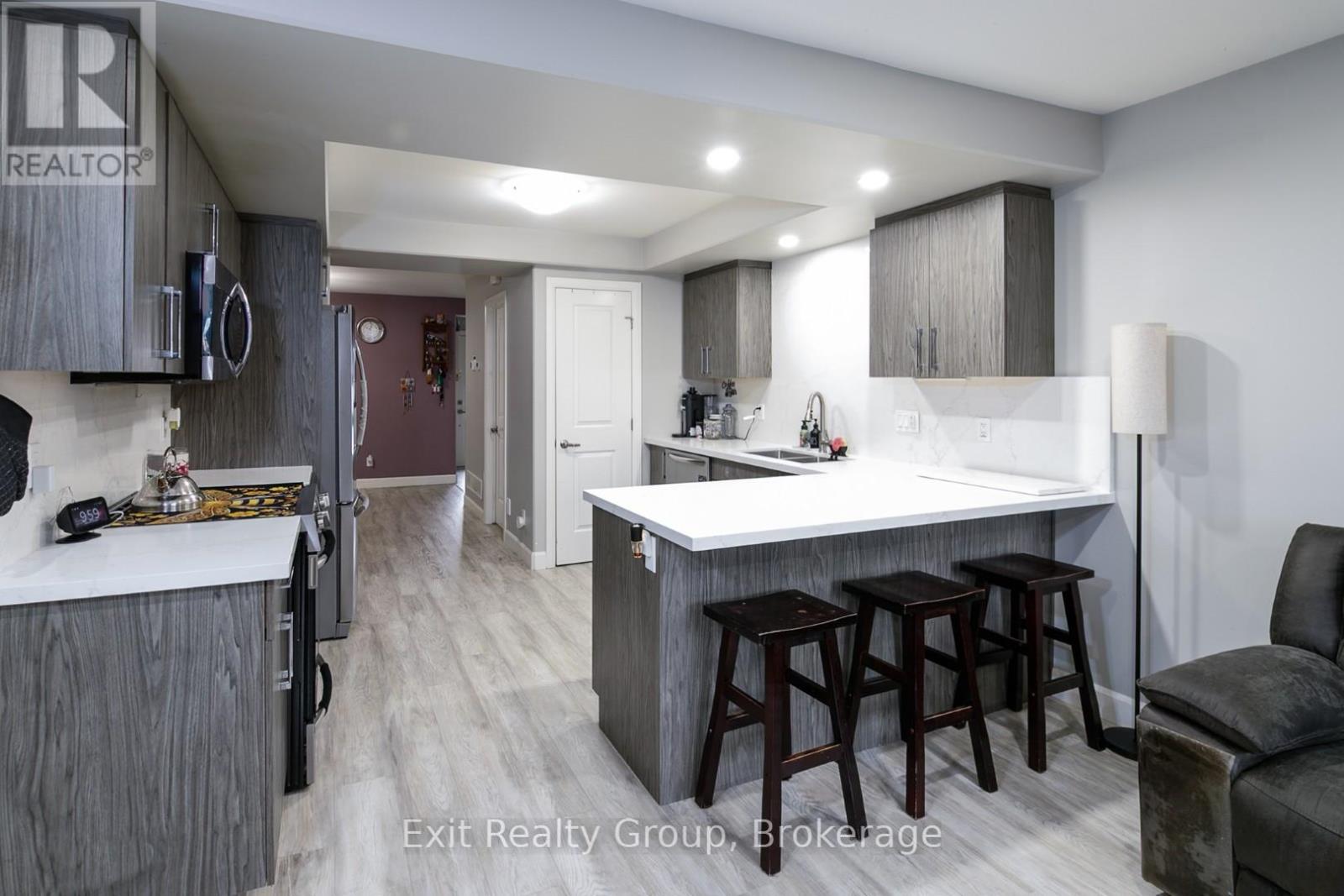 7 DEWAL PLACE - 8