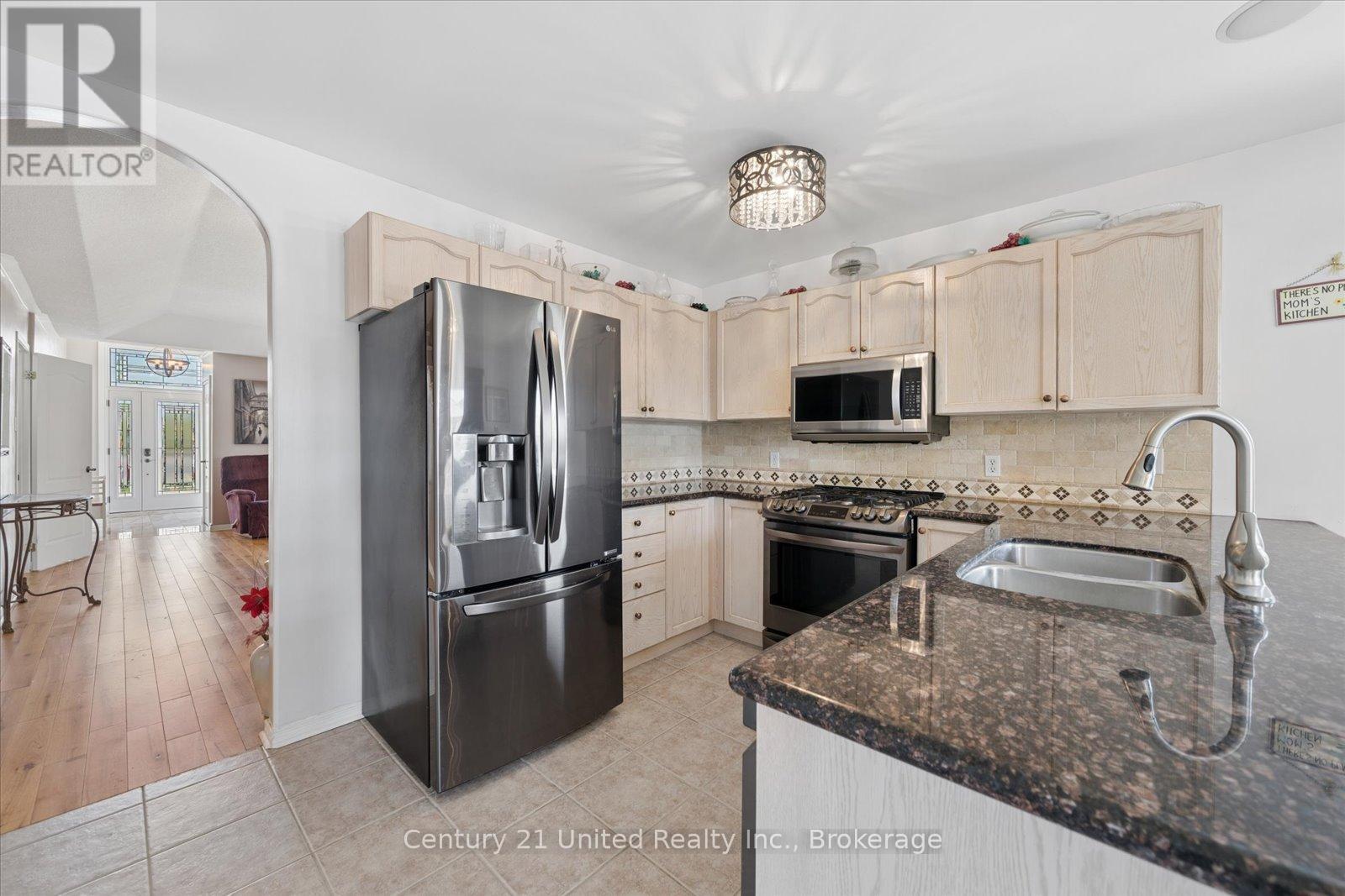 122 PARCELLS CRESCENT - 14