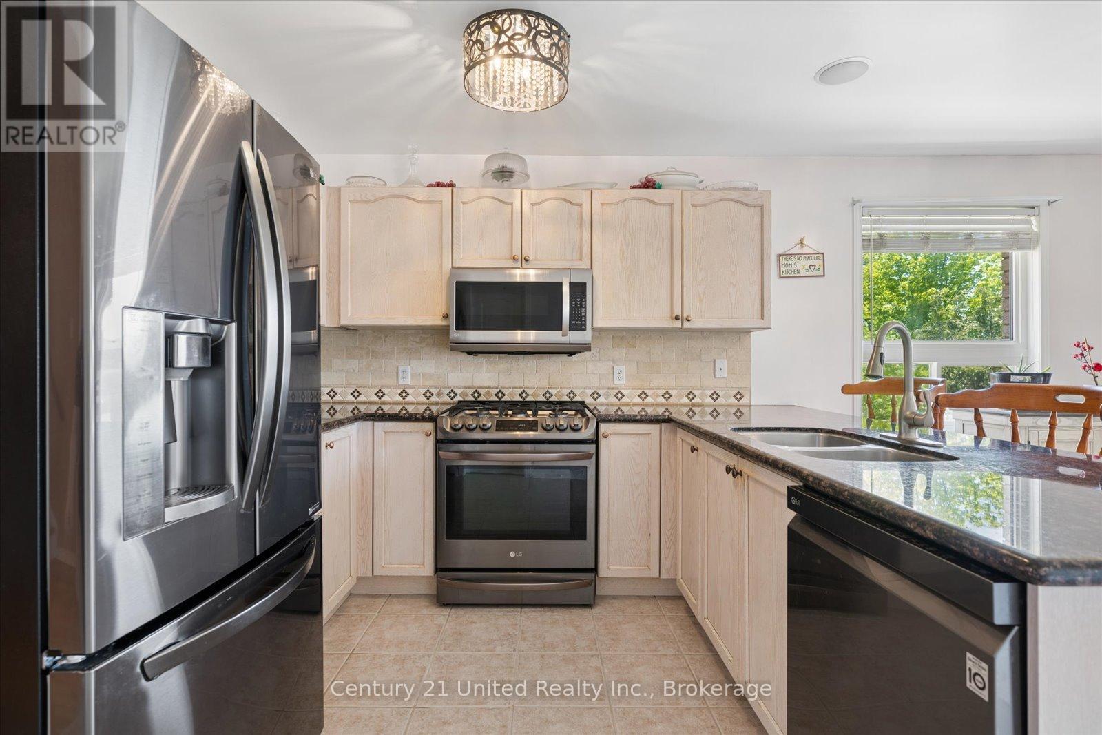 122 PARCELLS CRESCENT - 15