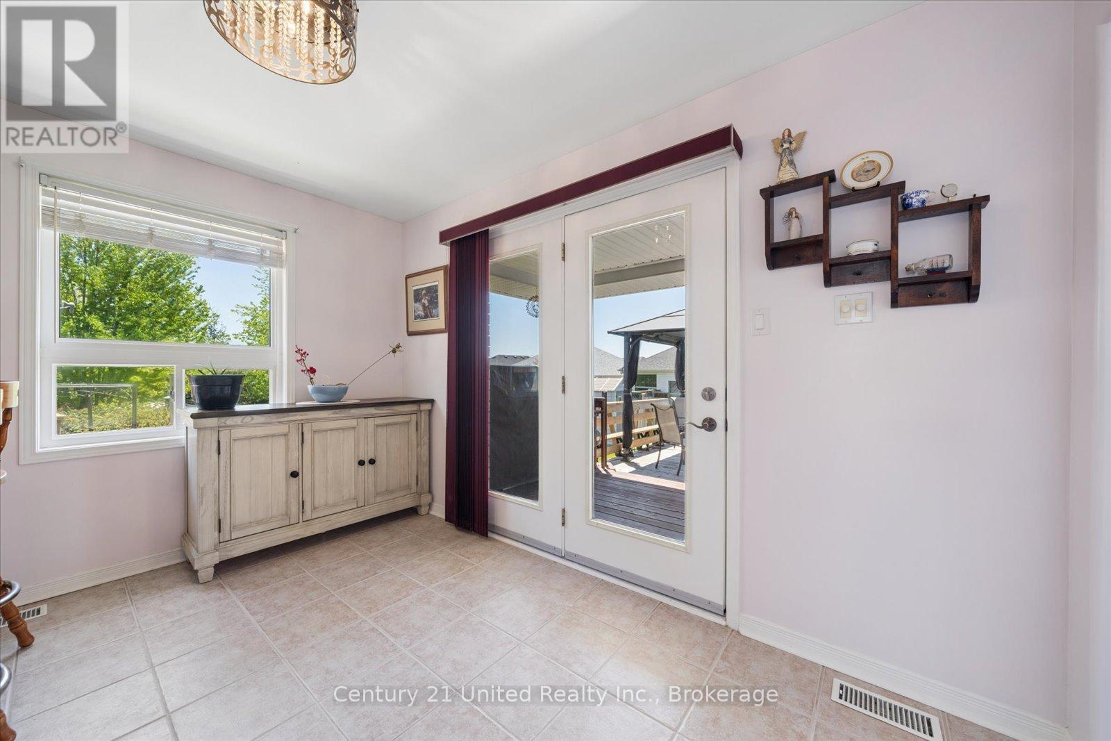122 PARCELLS CRESCENT - 18