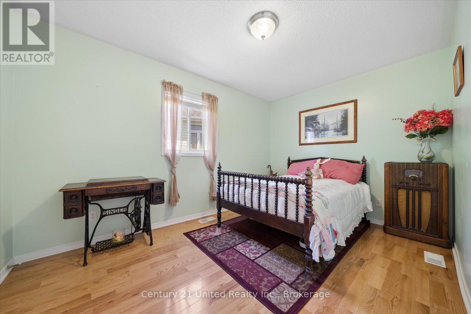 122 PARCELLS CRESCENT - 26