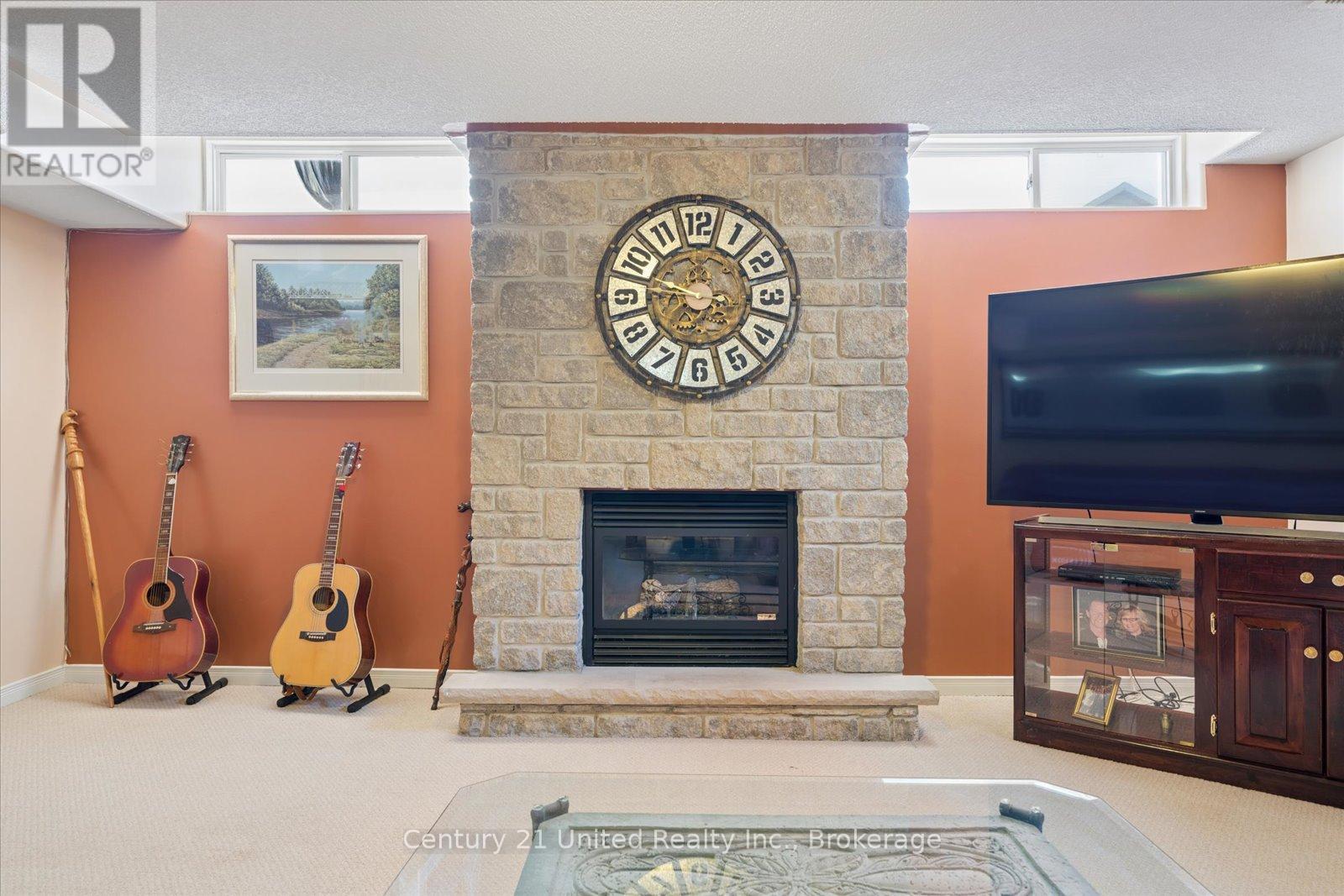 122 PARCELLS CRESCENT - 34