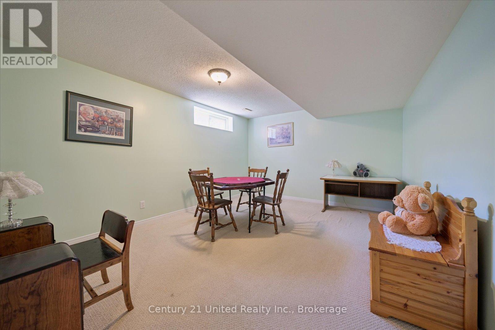 122 PARCELLS CRESCENT - 38