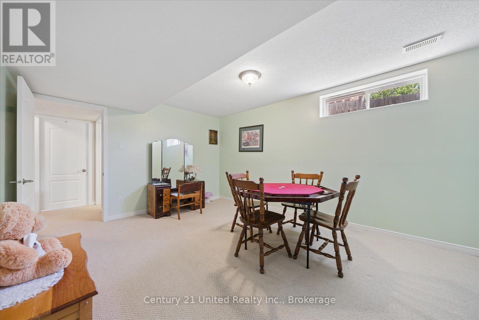 122 PARCELLS CRESCENT - 40