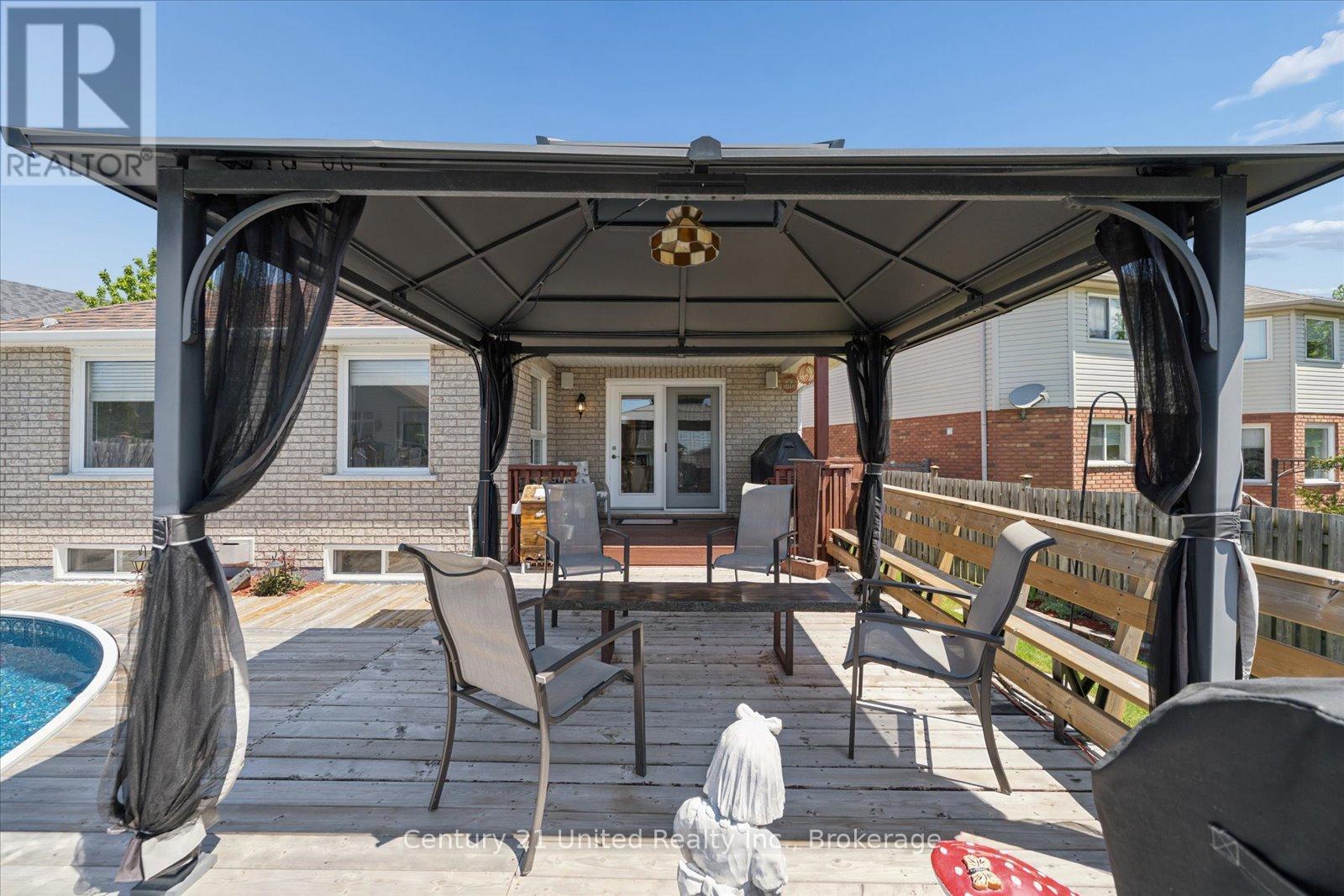 122 PARCELLS CRESCENT - 45