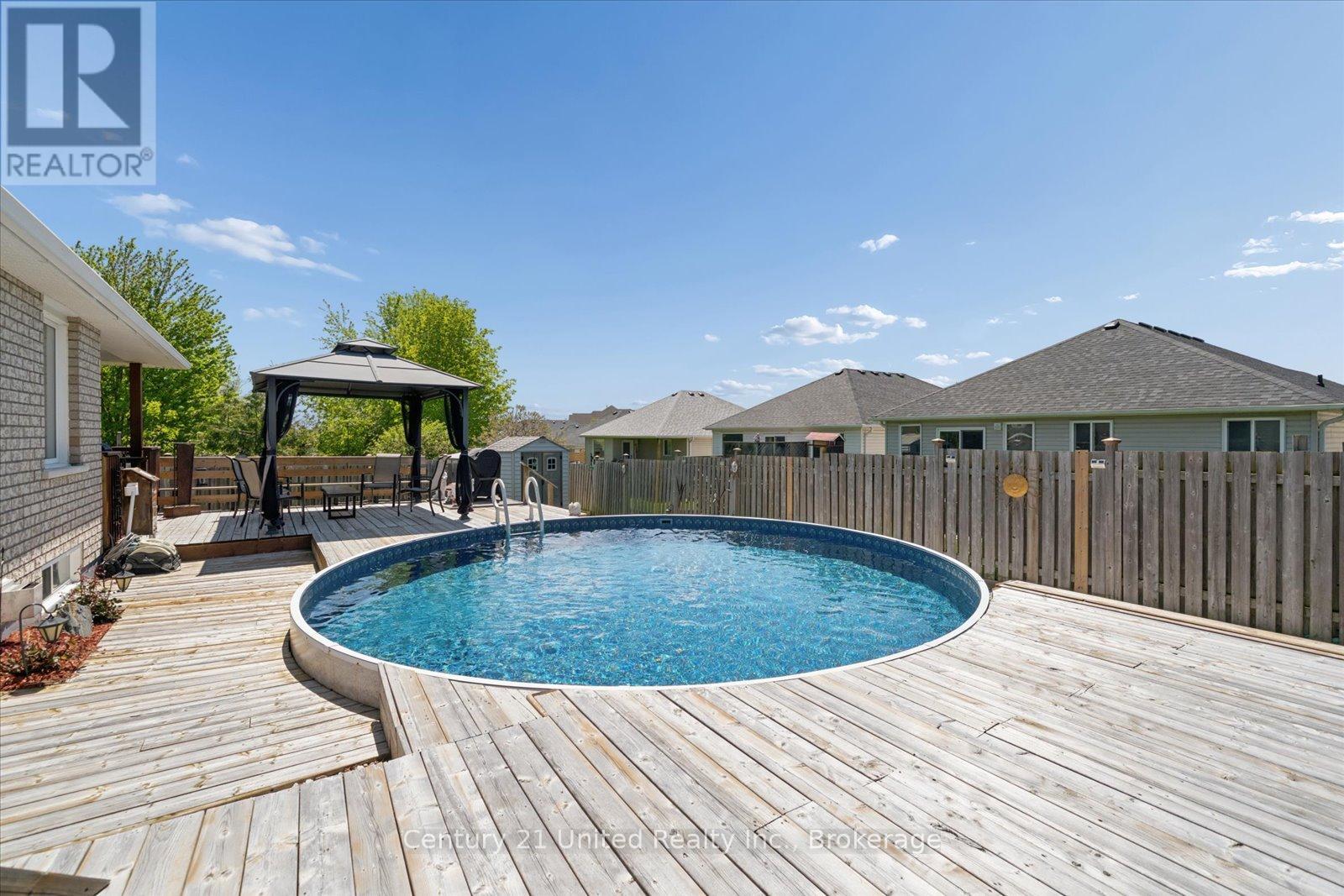 122 PARCELLS CRESCENT - 46