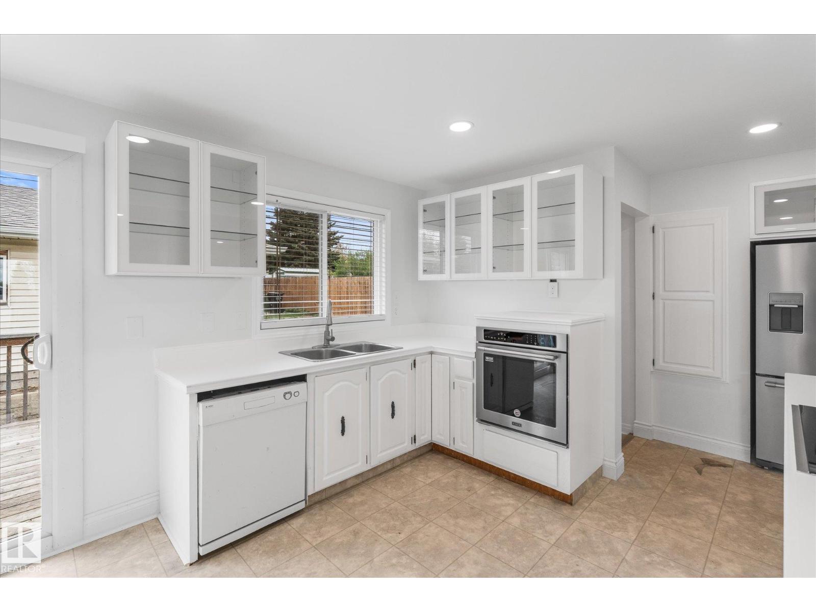 5628 140A AV NW - 13