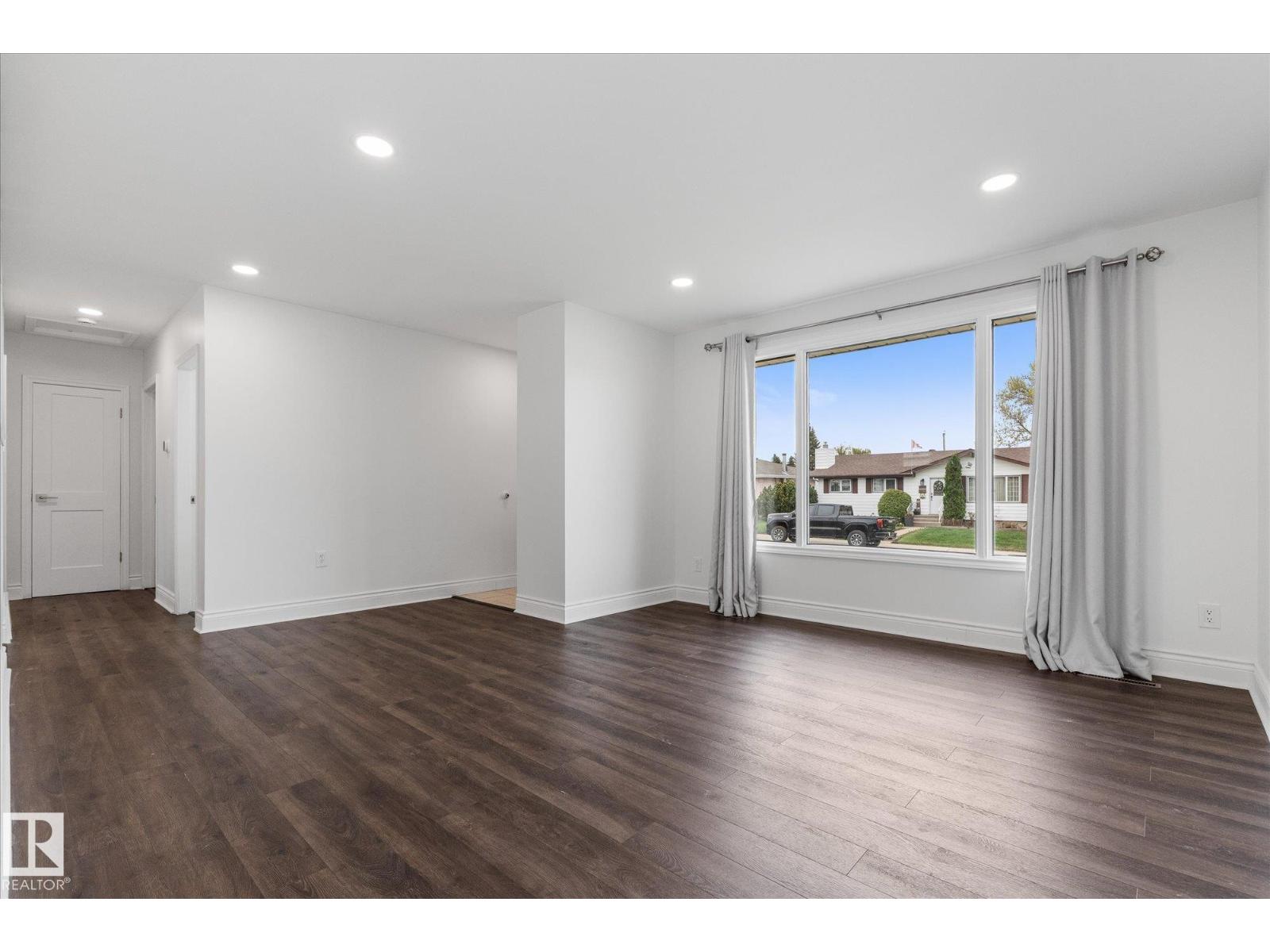 5628 140A AV NW - 8