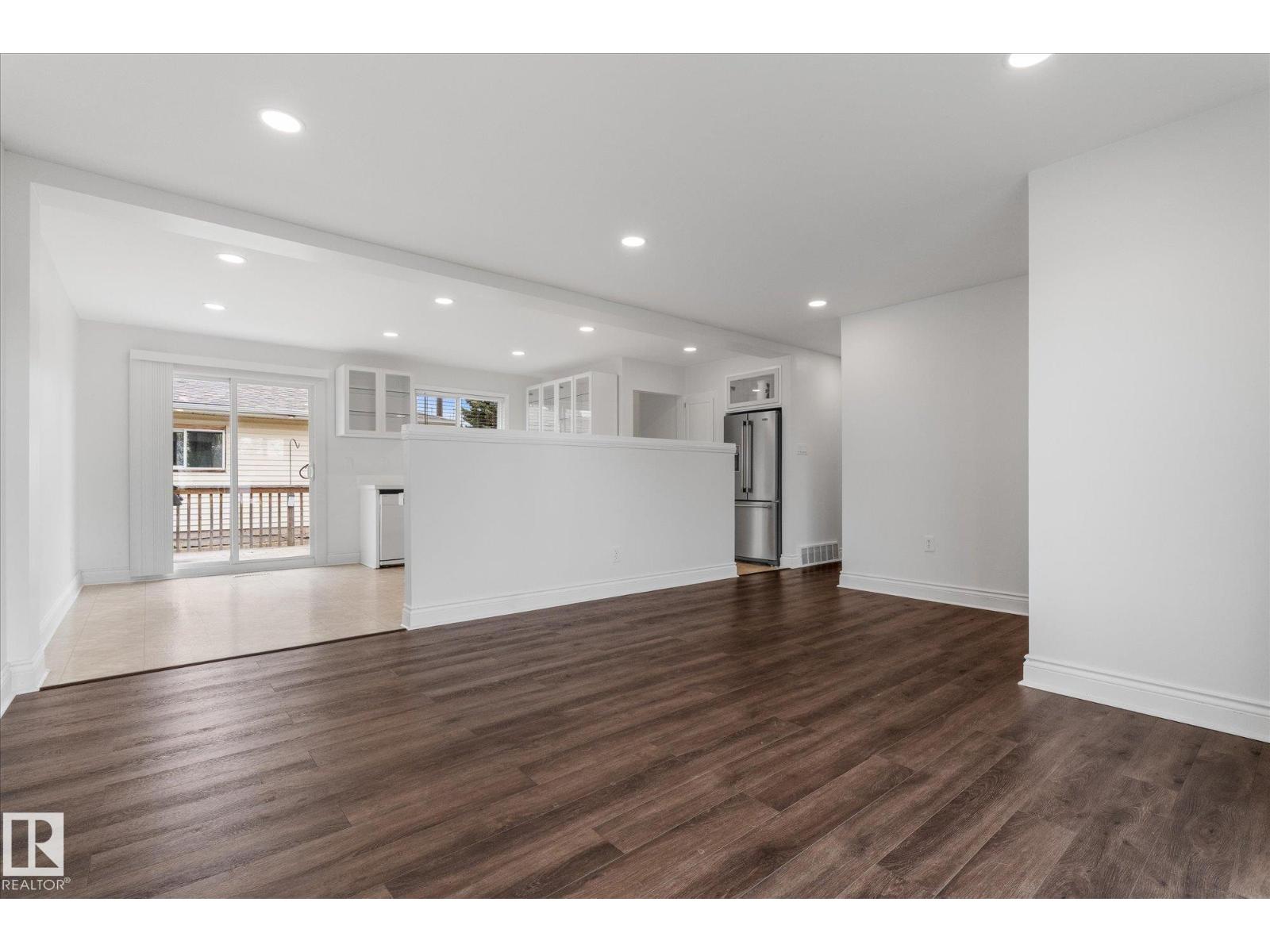 5628 140A AV NW - 9
