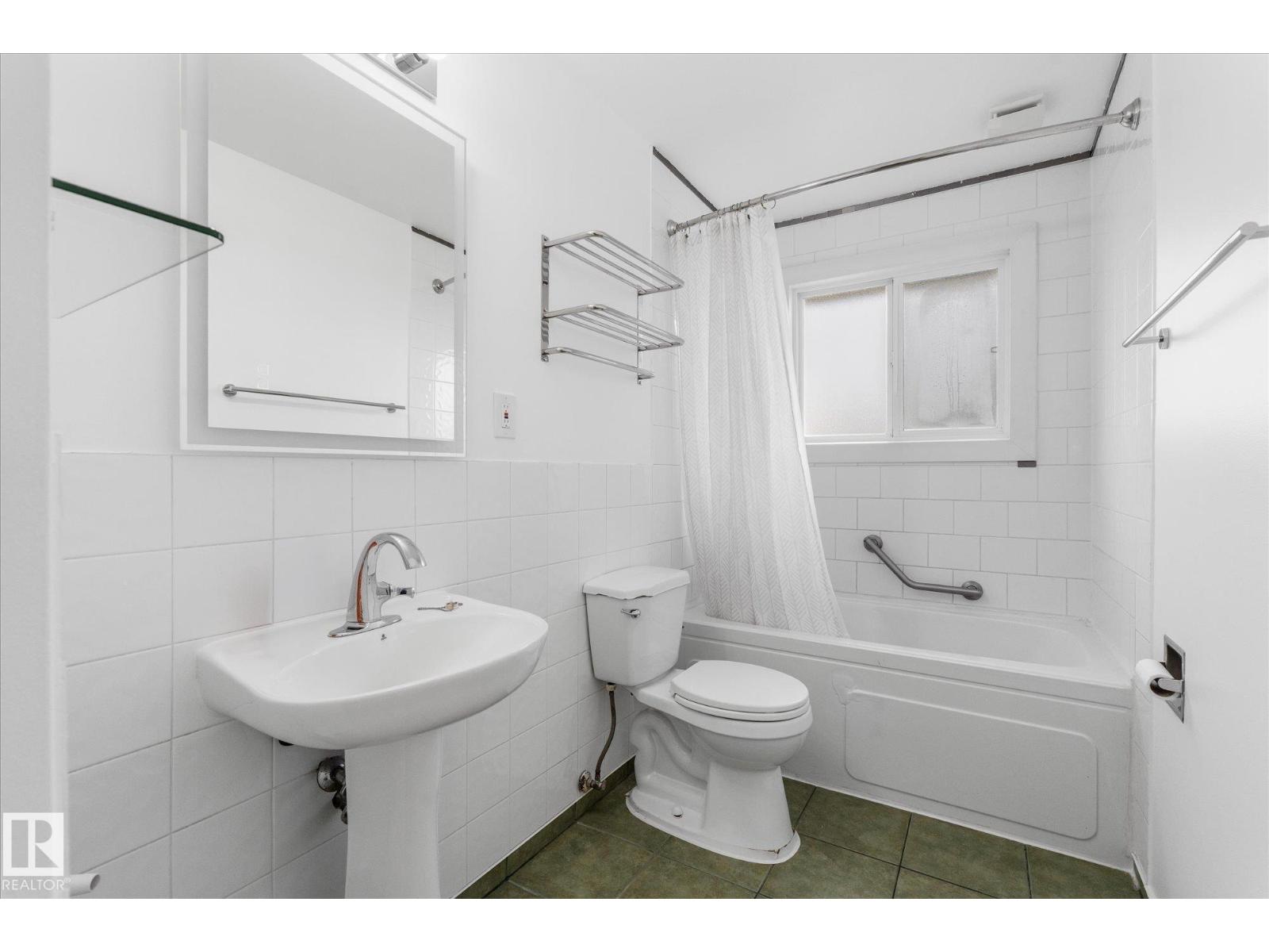5628 140A AV NW - 23