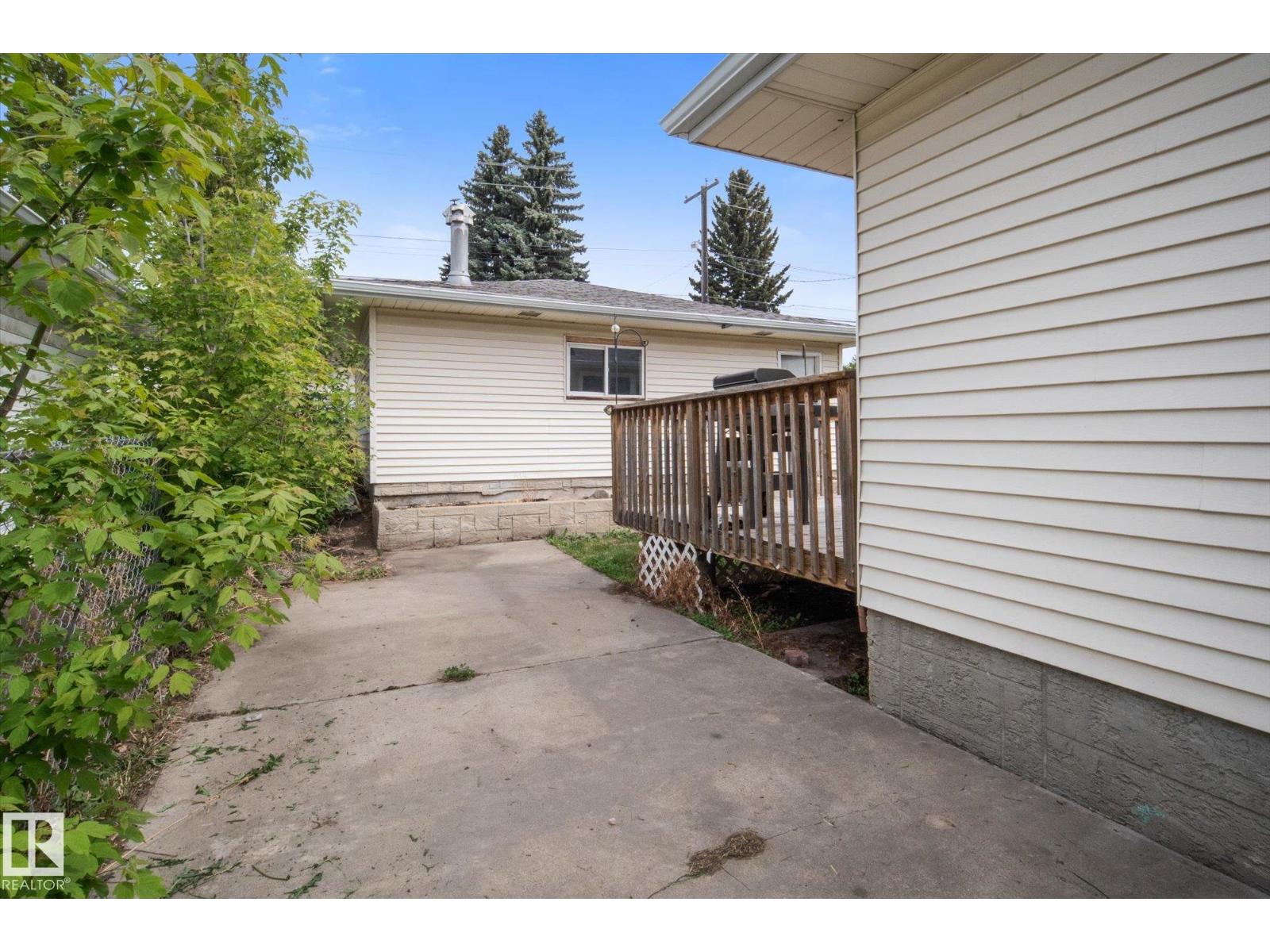5628 140A AV NW - 34
