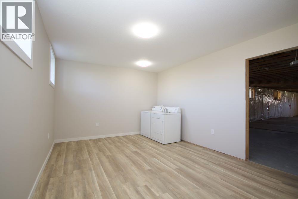 323 2 Street NW — photo 22