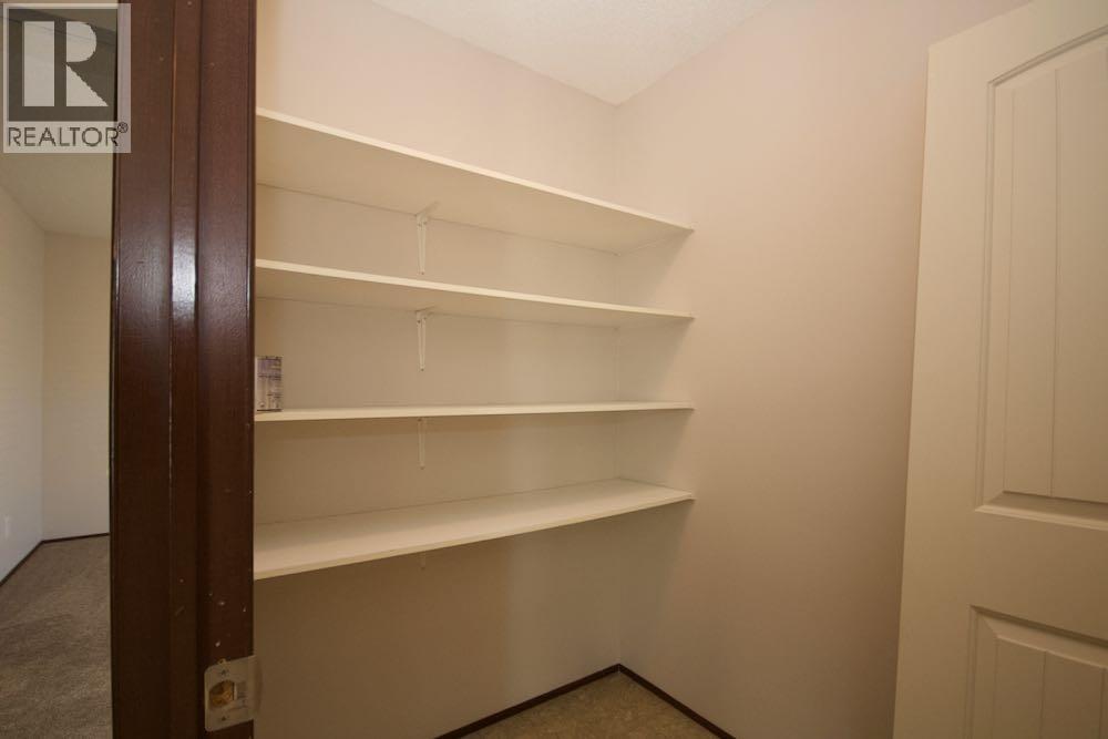323 2 Street NW — photo 10