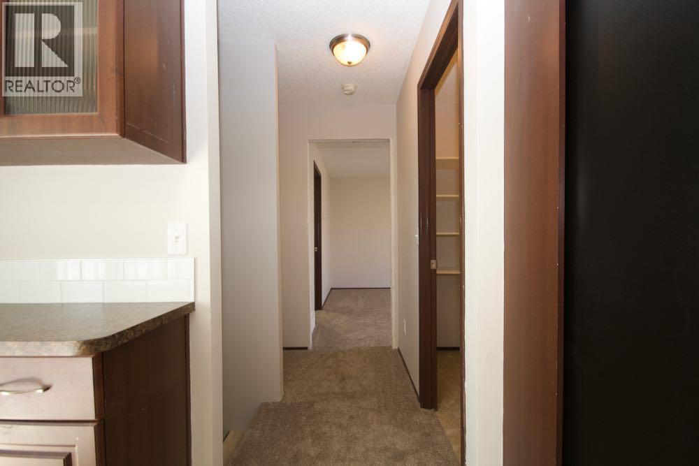323 2 Street NW — photo 11