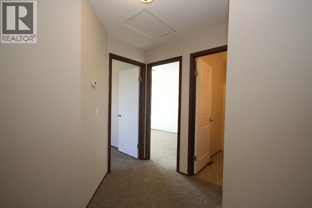 323 2 Street NW — photo 18