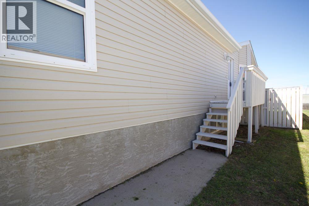 323 2 Street NW - photo 2