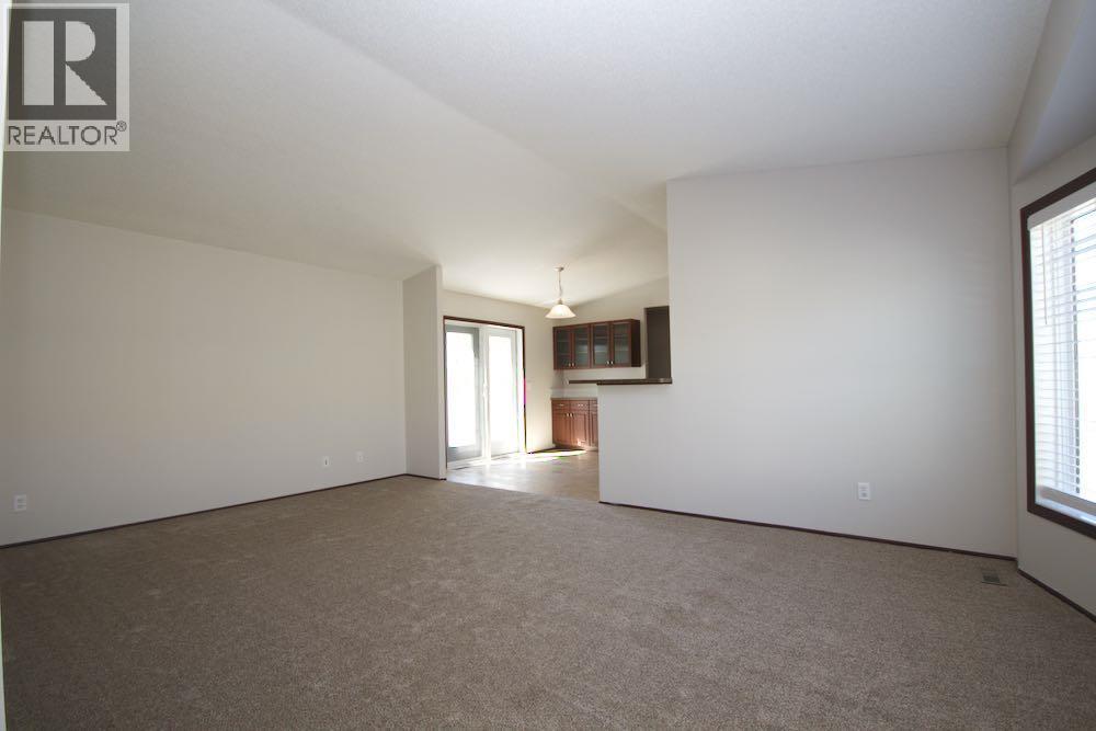 323 2 Street NW - photo 3