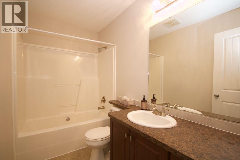 323 2 Street NW — photo 19