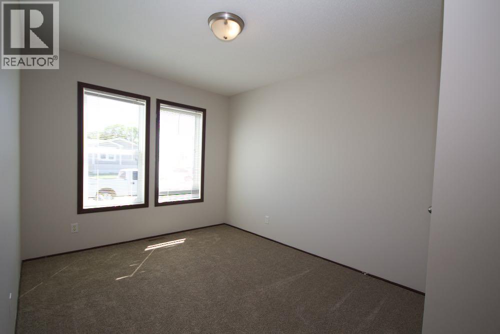 323 2 Street NW — photo 20