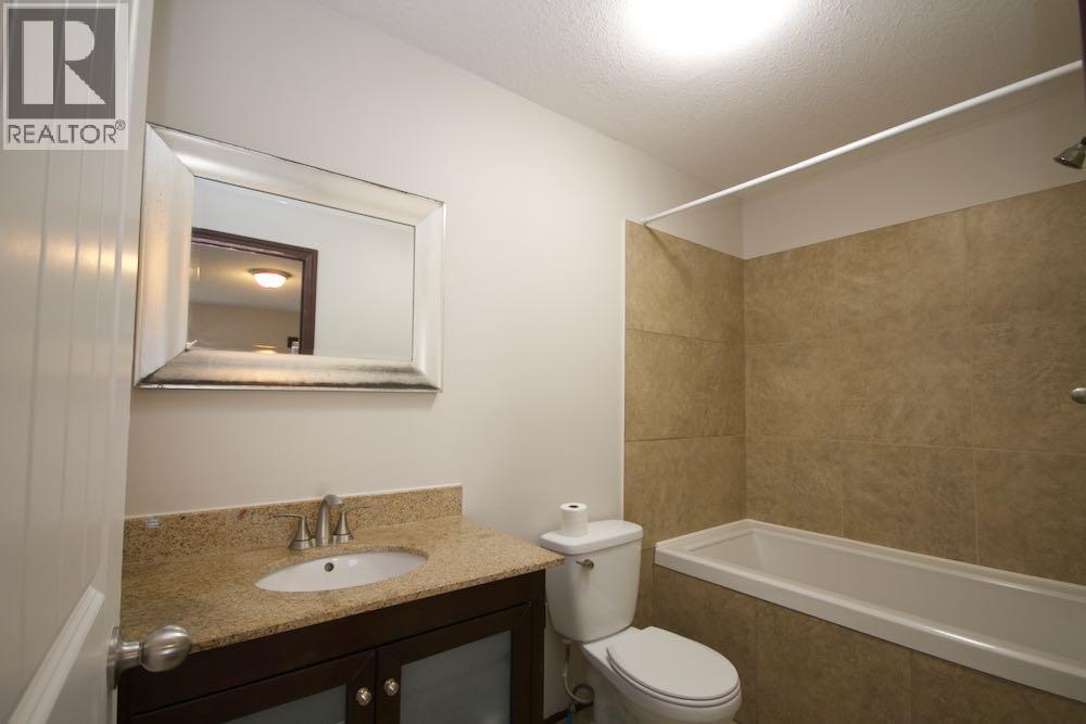 323 2 Street NW — photo 15