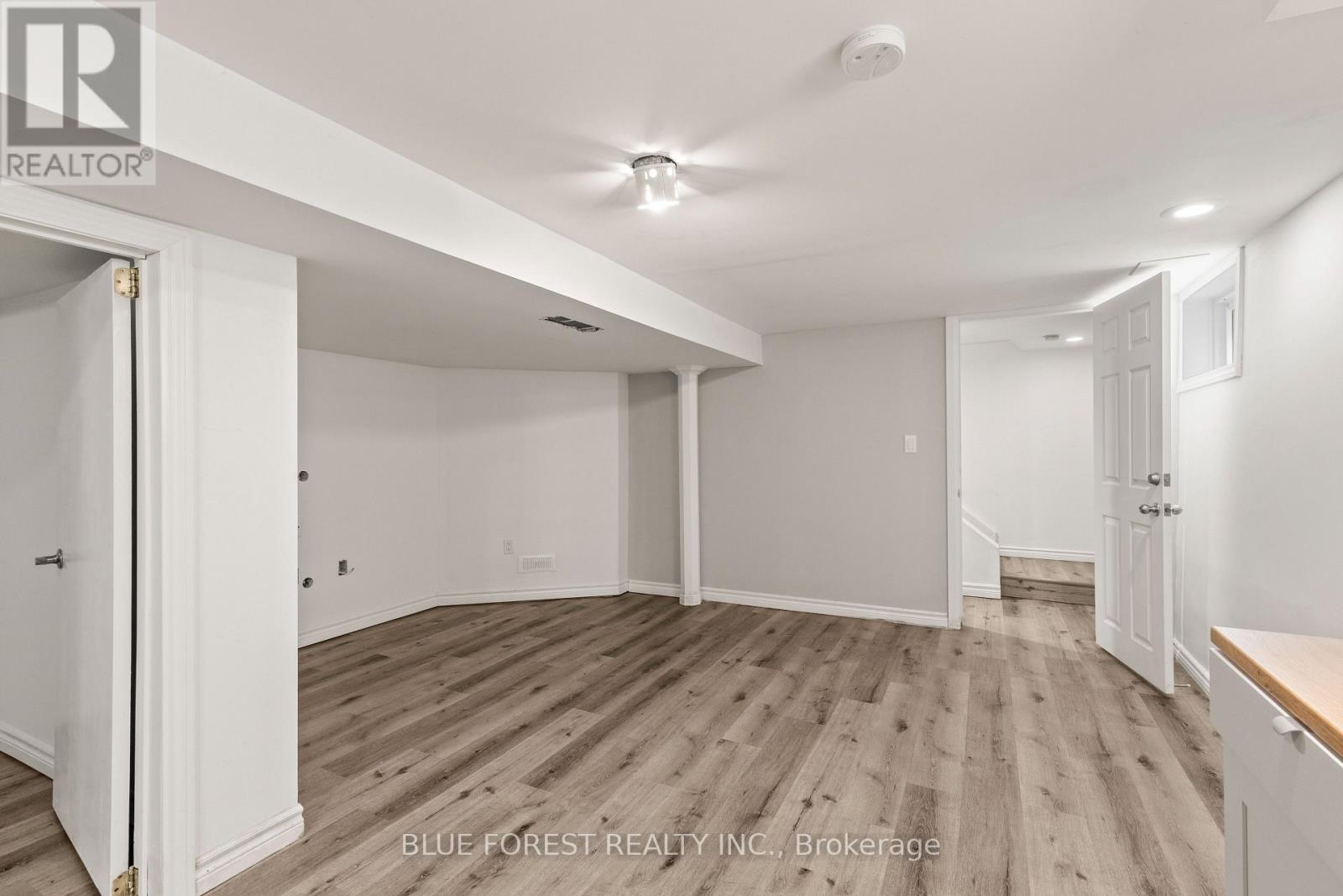 808 ADELAIDE STREET N - 23