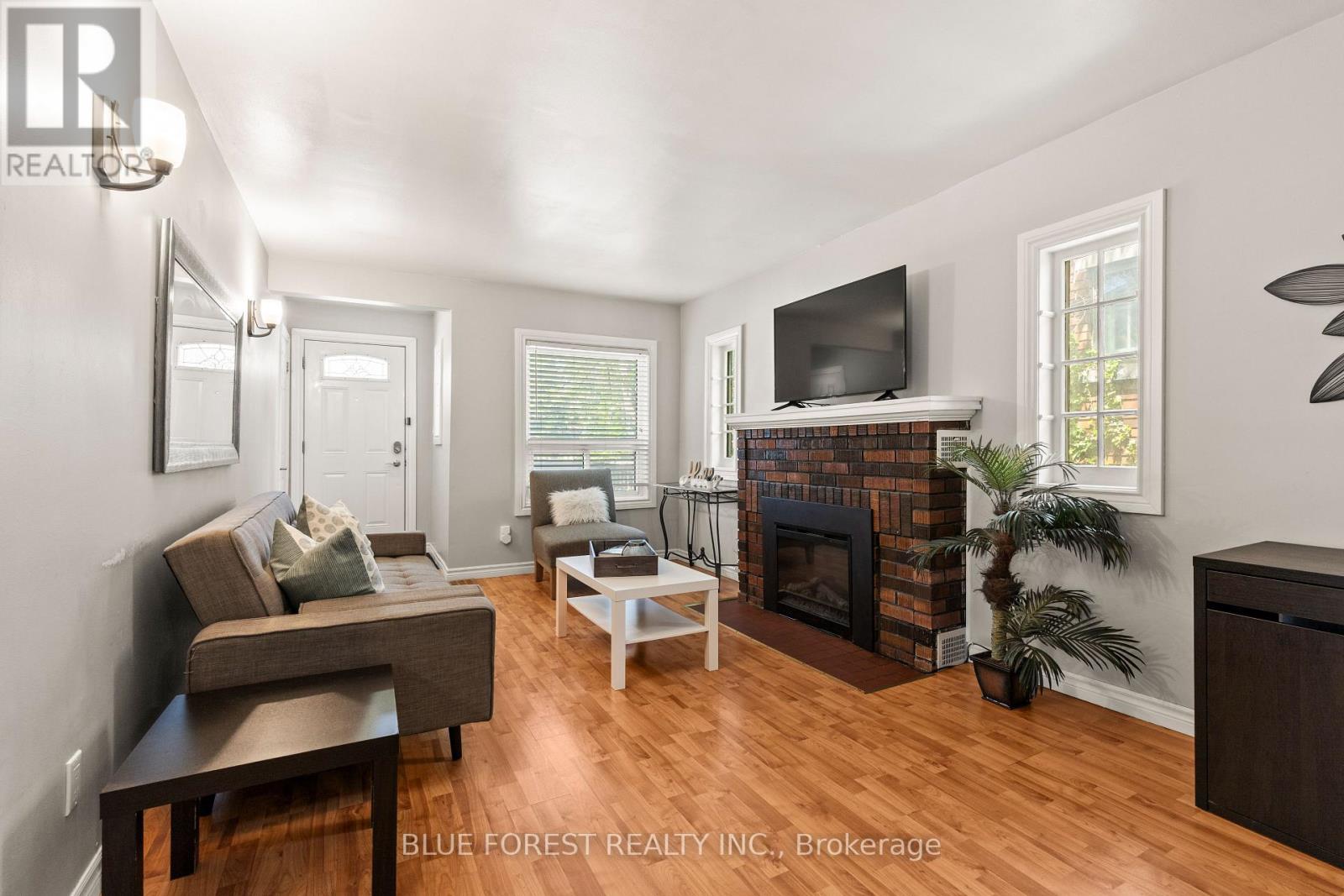808 ADELAIDE STREET N - 7