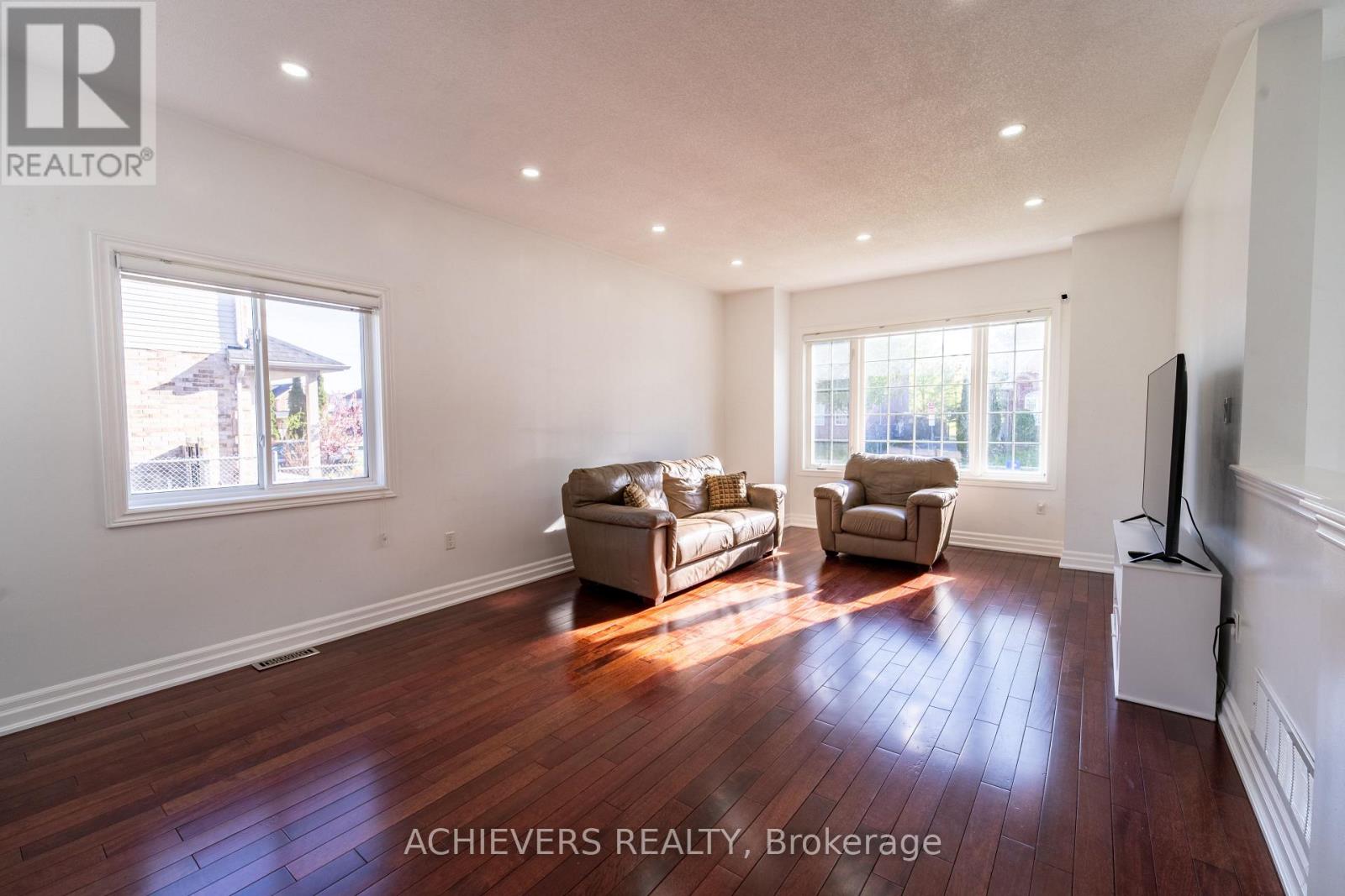 19 THRUSHWOOD DRIVE - 9