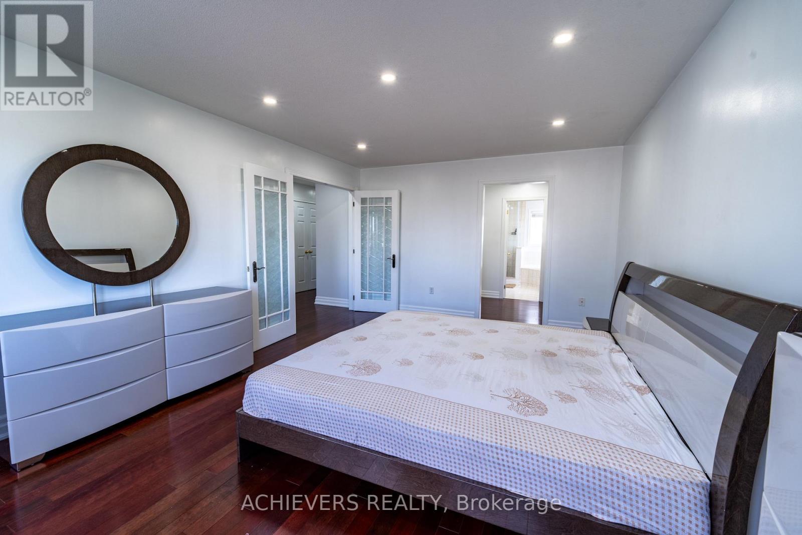 19 THRUSHWOOD DRIVE - 25