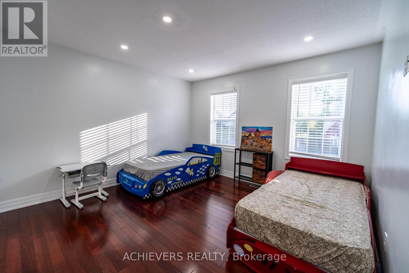 19 THRUSHWOOD DRIVE - 34