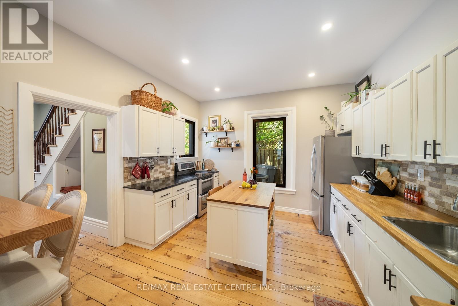 61 MILL STREET - 18