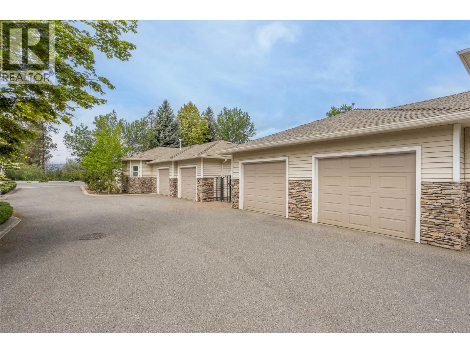 #104 4049 Lakeshore Road - 29