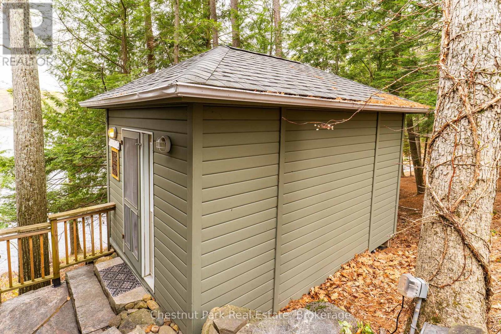 ##8 1086 PENNWOOD ROAD - 34