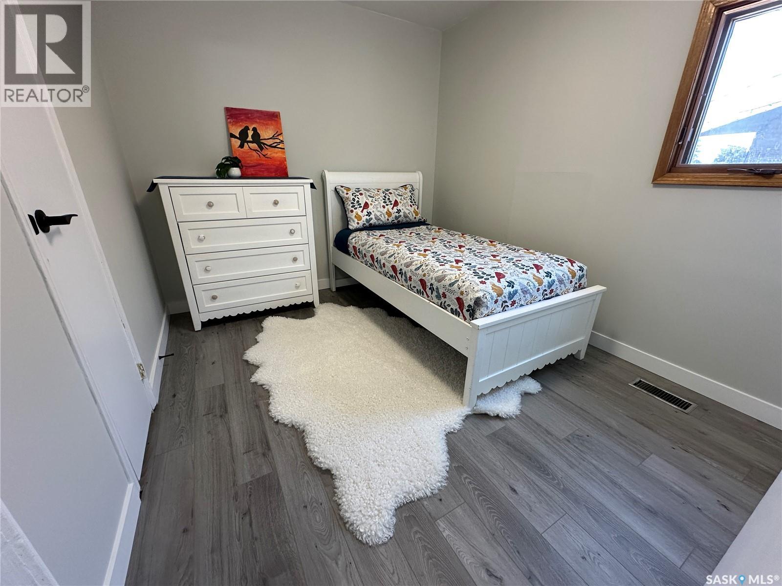 105 5th AVENUE W