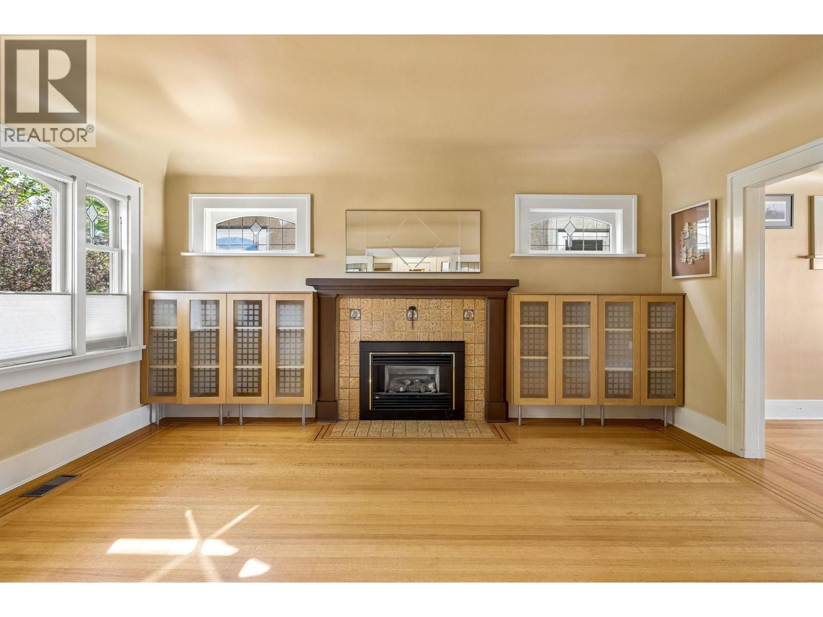 2211 PARKER Street - photo 2