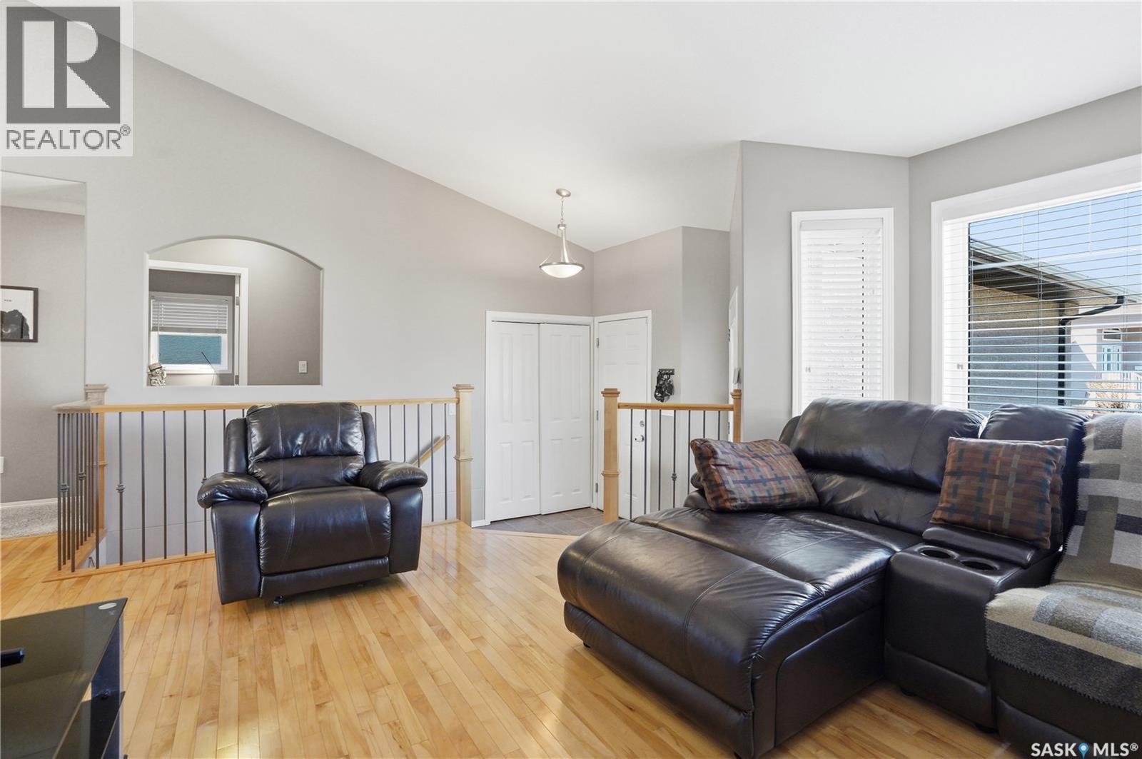 114 Fawcett CRESCENT - 4