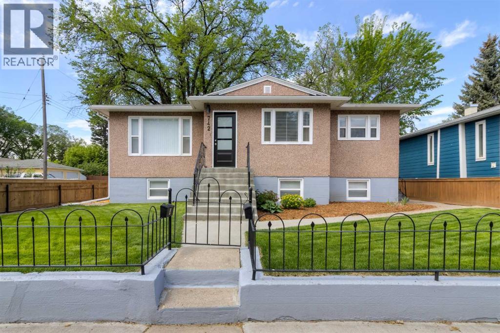 742 5 Street S - 1